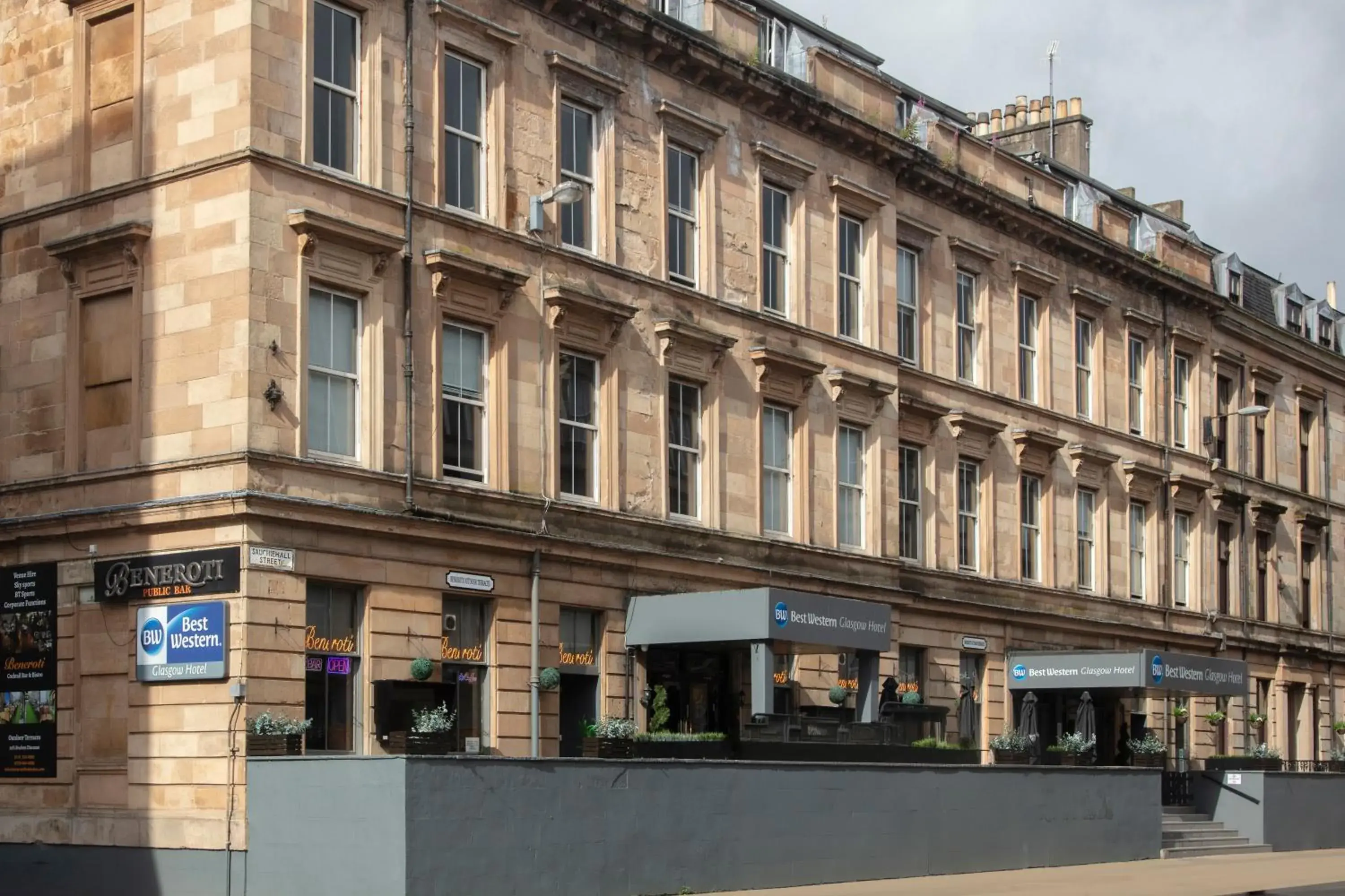 Property building in Best Western Glasgow Hotel Property building in Best Western Glasgow Hotel