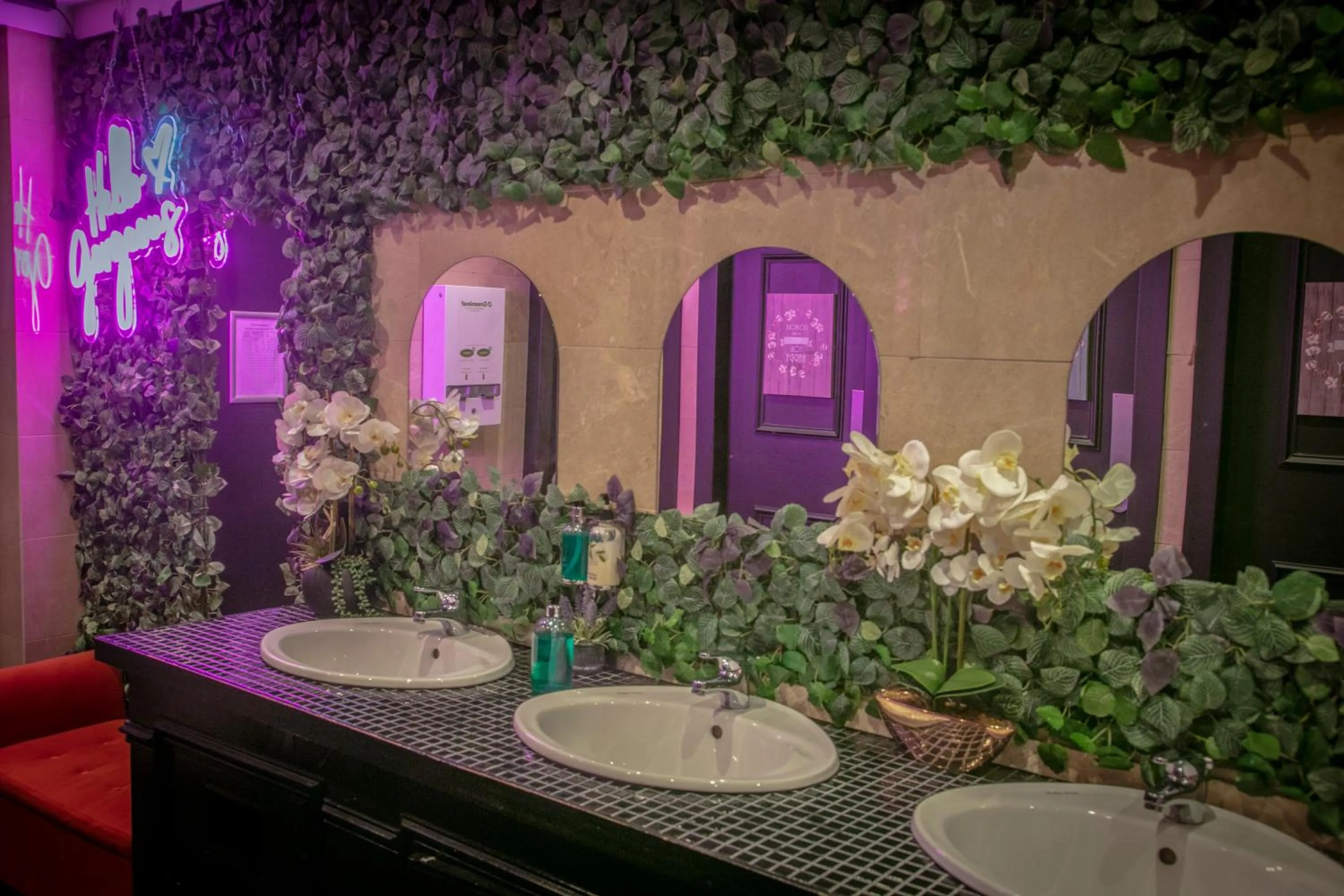 Toilet in Best Western Glasgow Hotel