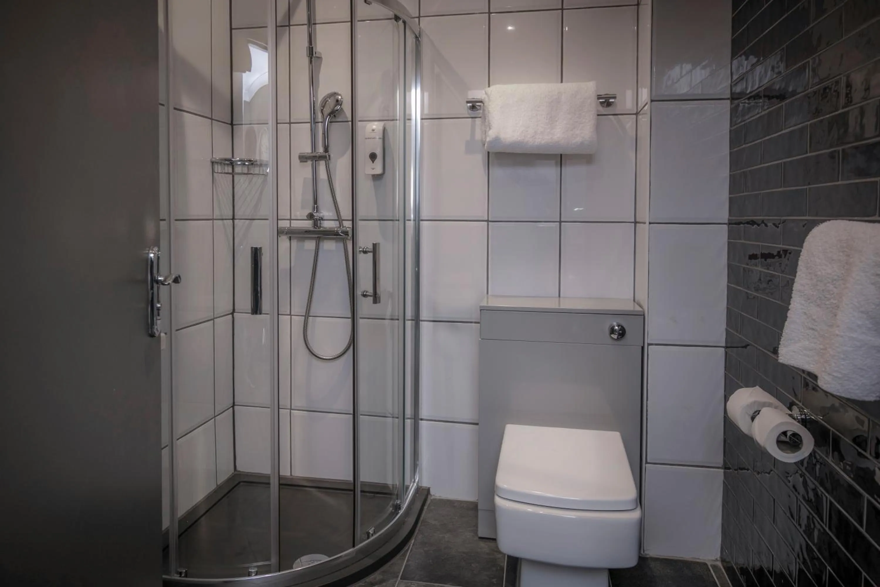 Bathroom in Best Western Glasgow Hotel