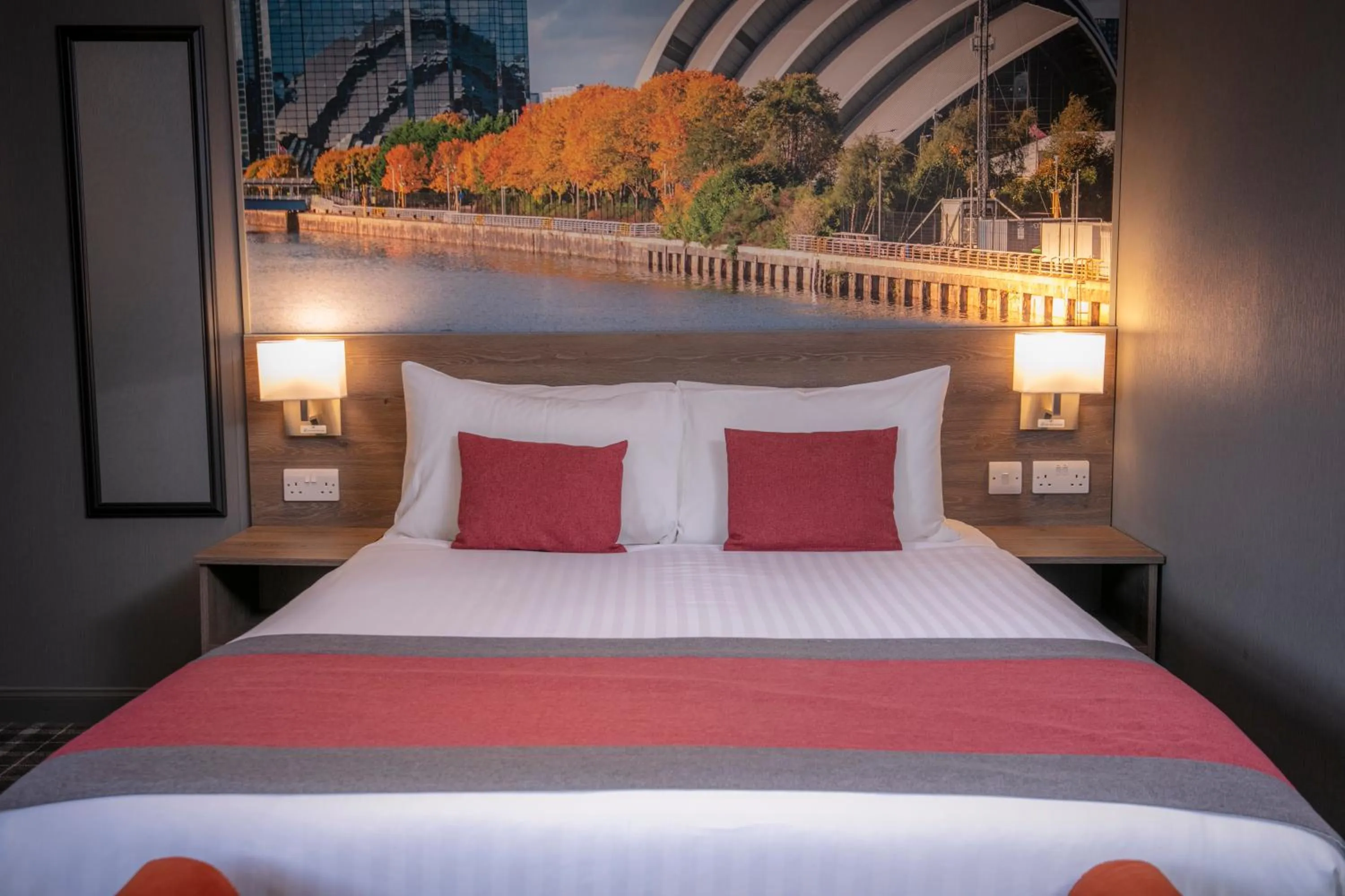 Bedroom, Bed in Best Western Glasgow Hotel