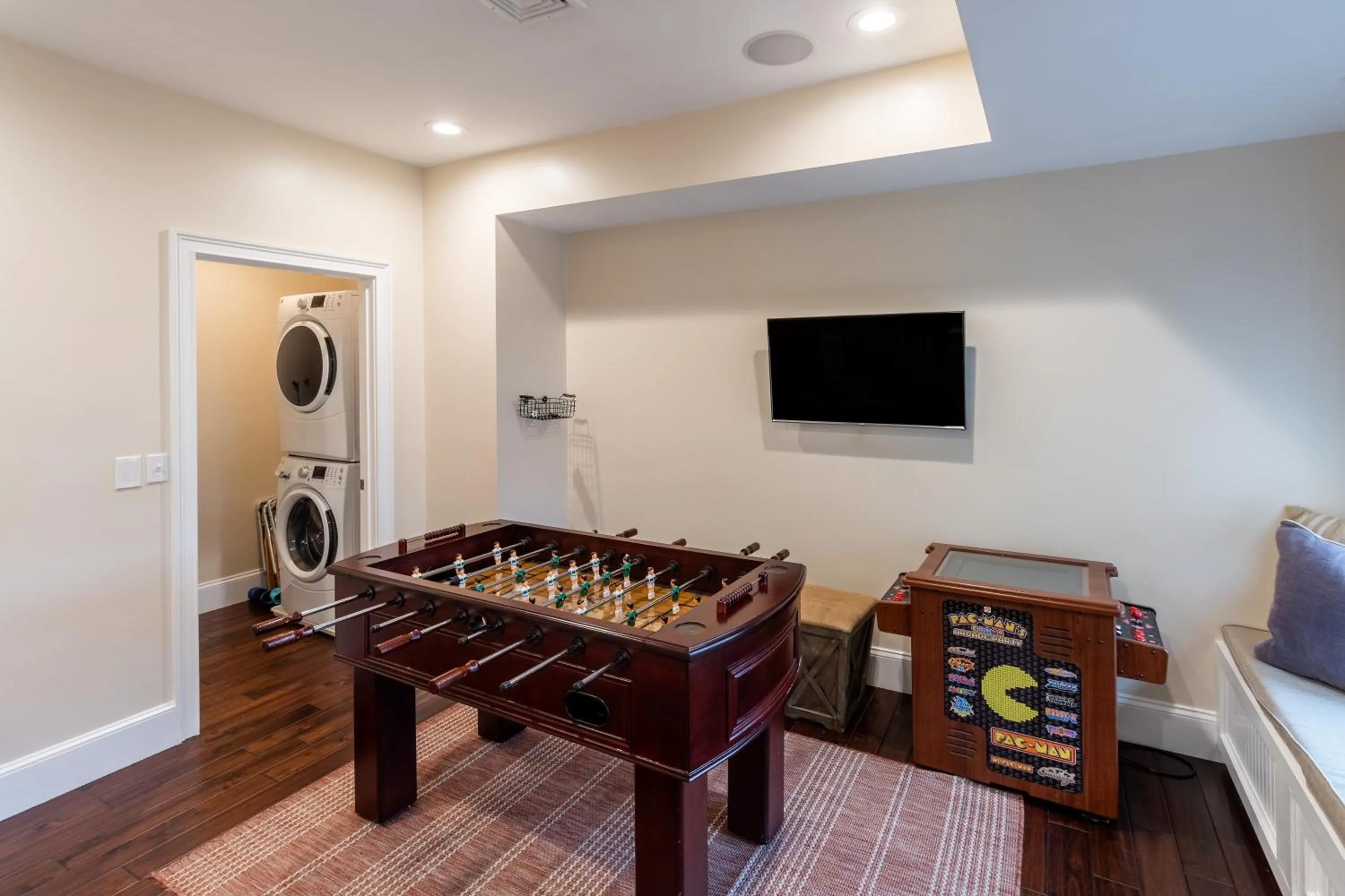 The Newport Lofts - 546 Thames Street