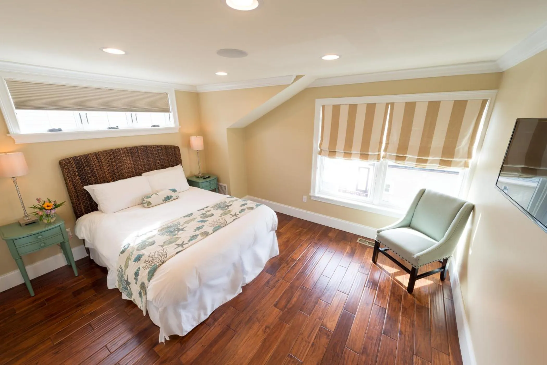 Bedroom, Bed in The Newport Lofts - 546 Thames Street