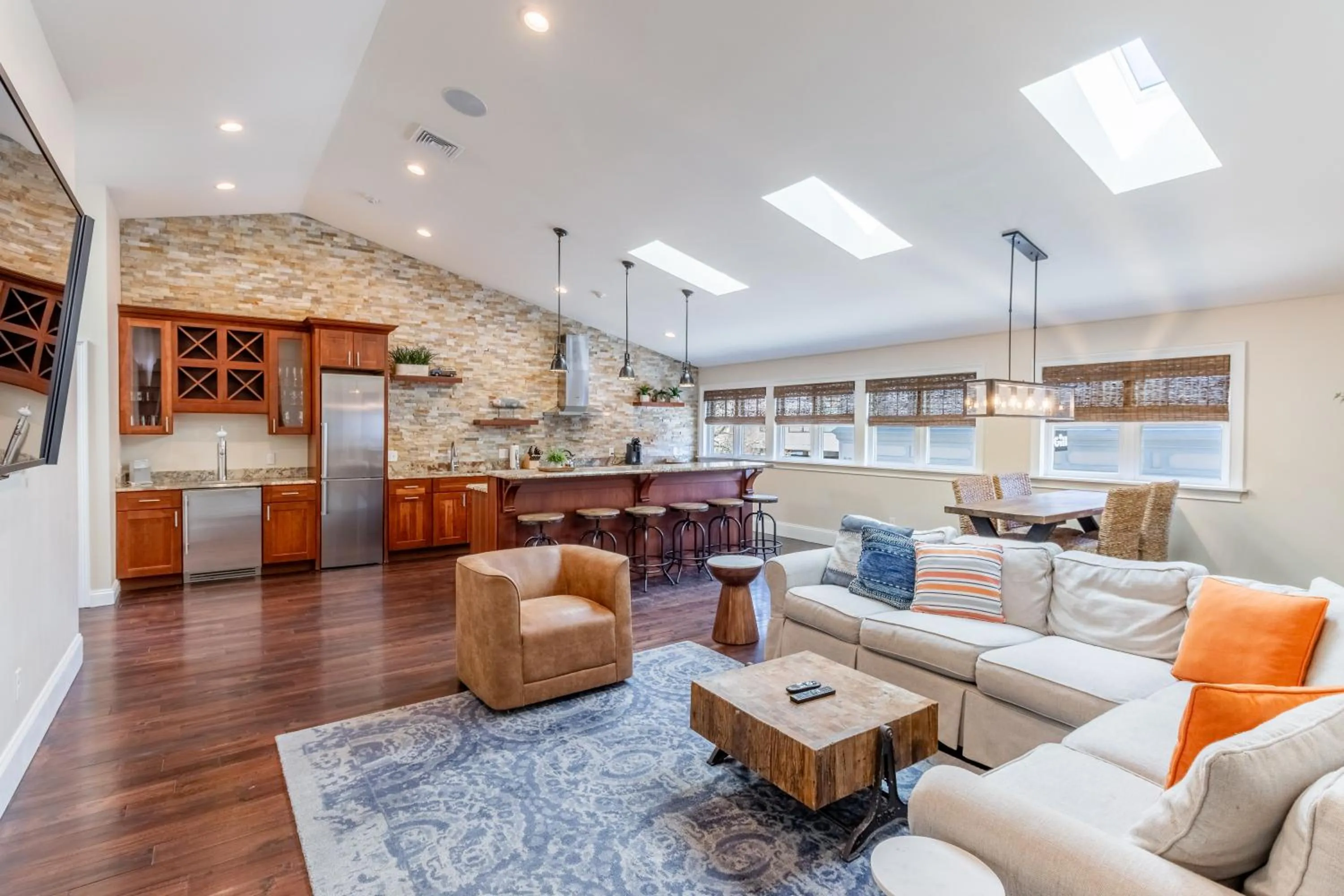 The Newport Lofts - 359 Thames Street