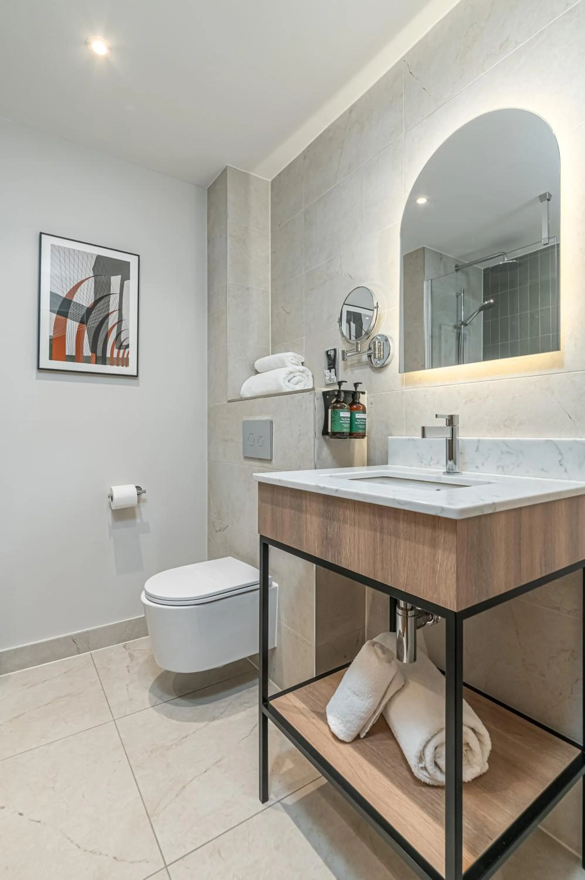 Shower in Best Western Rockingham Forest Hotel