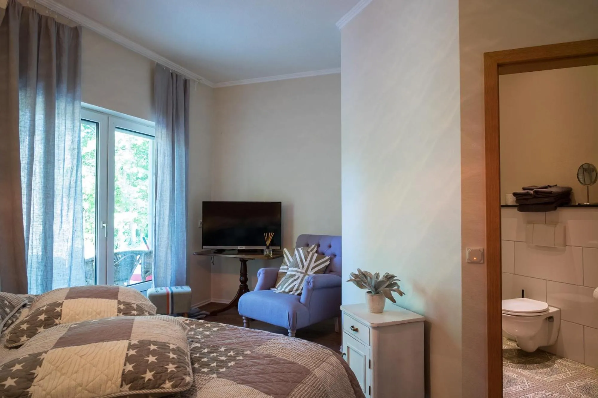 Photo of the whole room, Bed in Landhotel Eifellust