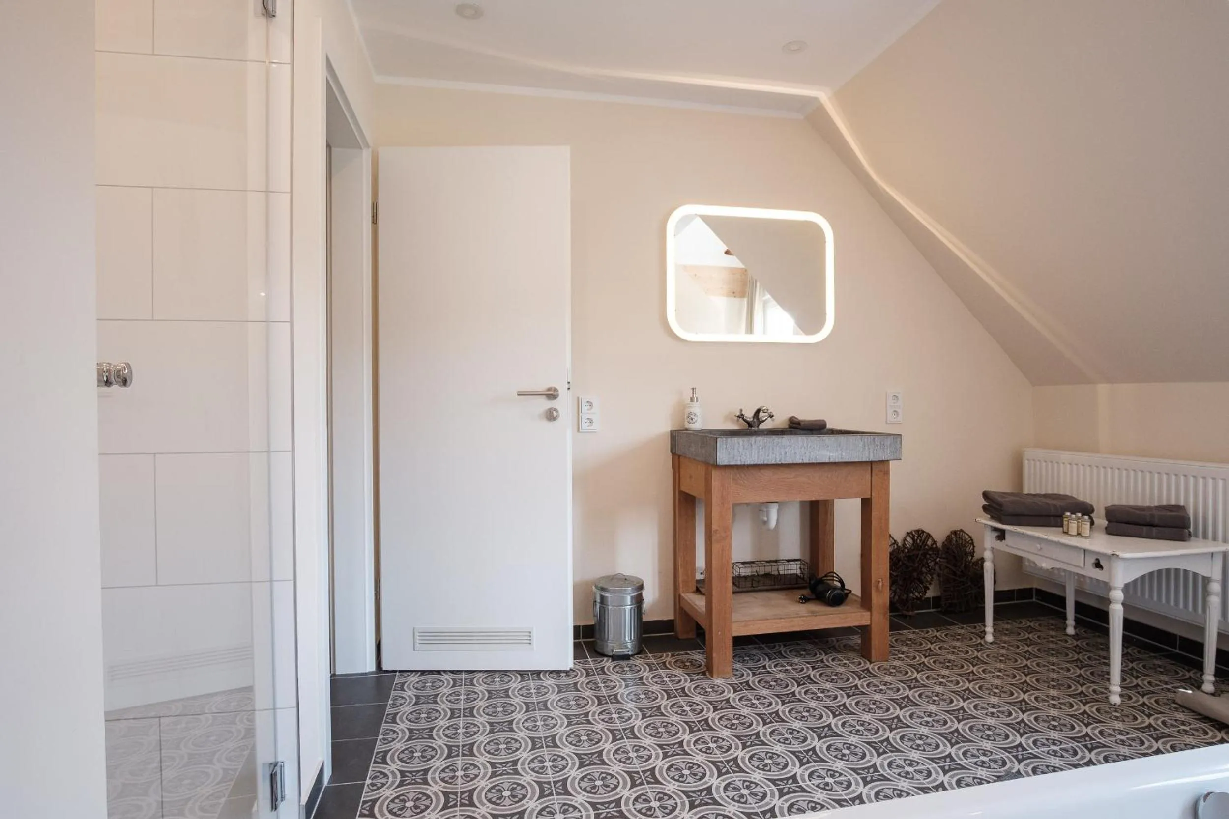 Bathroom, Bed in Landhotel Eifellust