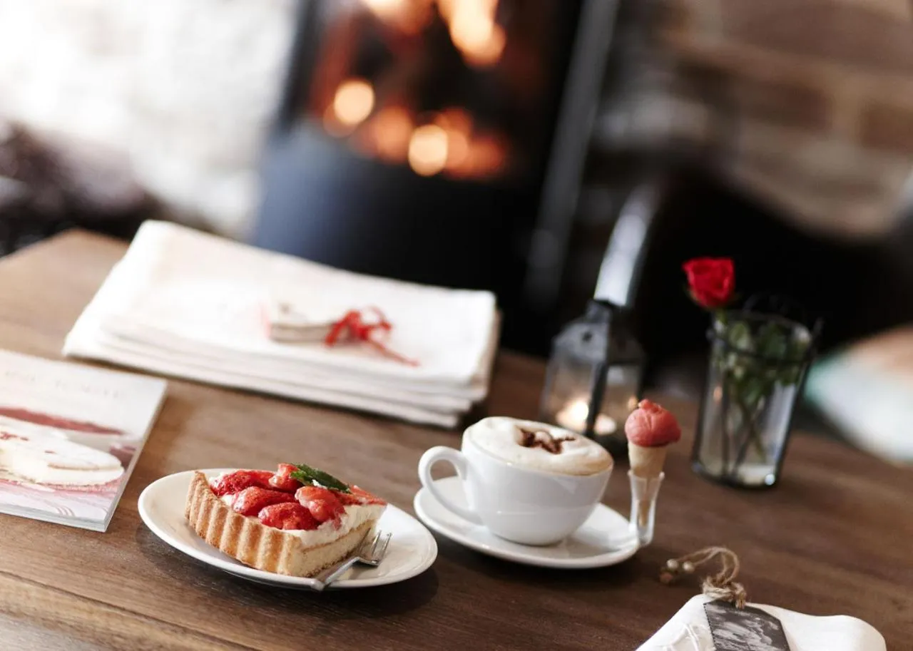 Restaurant/places to eat in Landhotel Eifellust