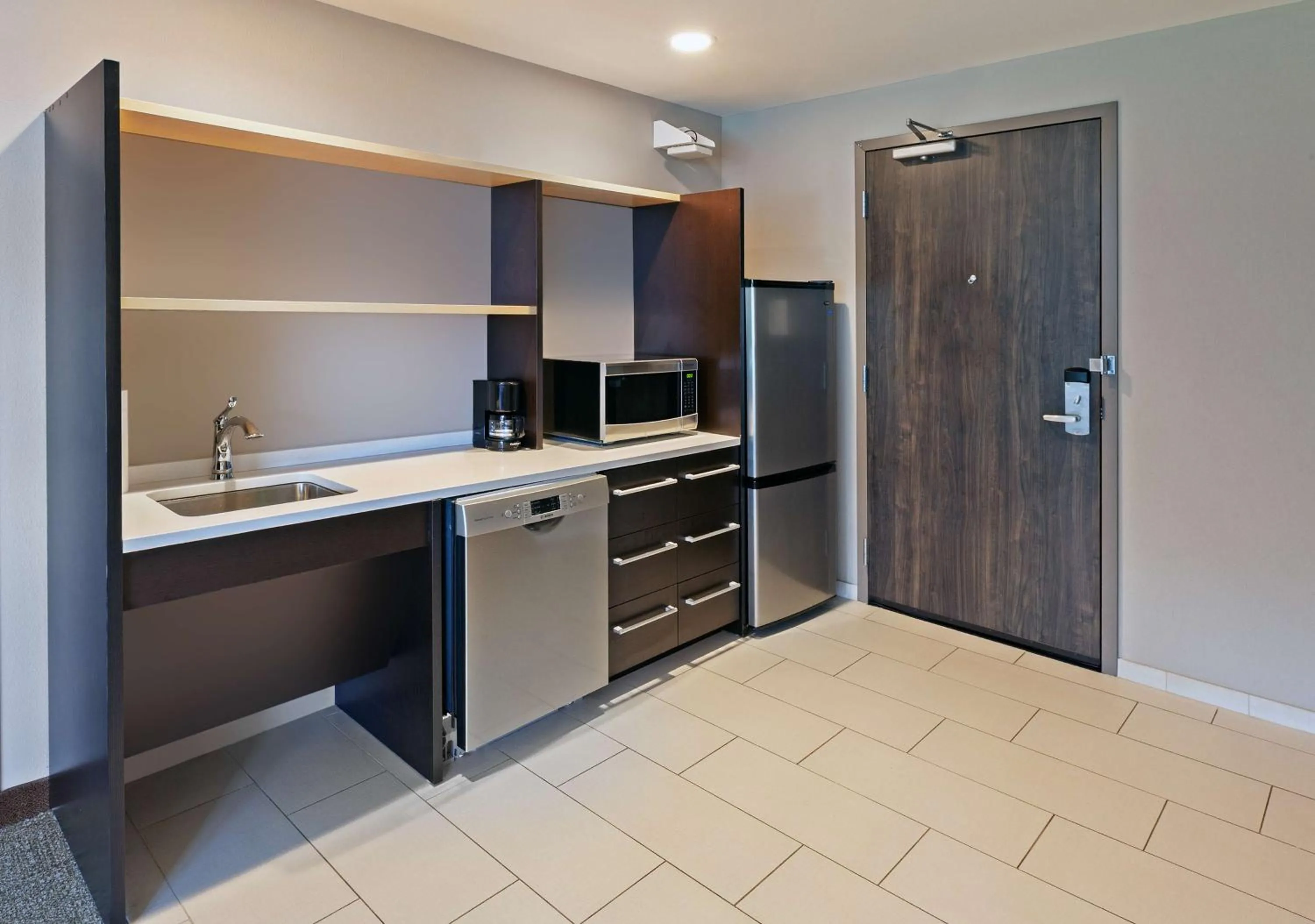 Kitchen or kitchenette in Home2 Suites By Hilton Gonzales