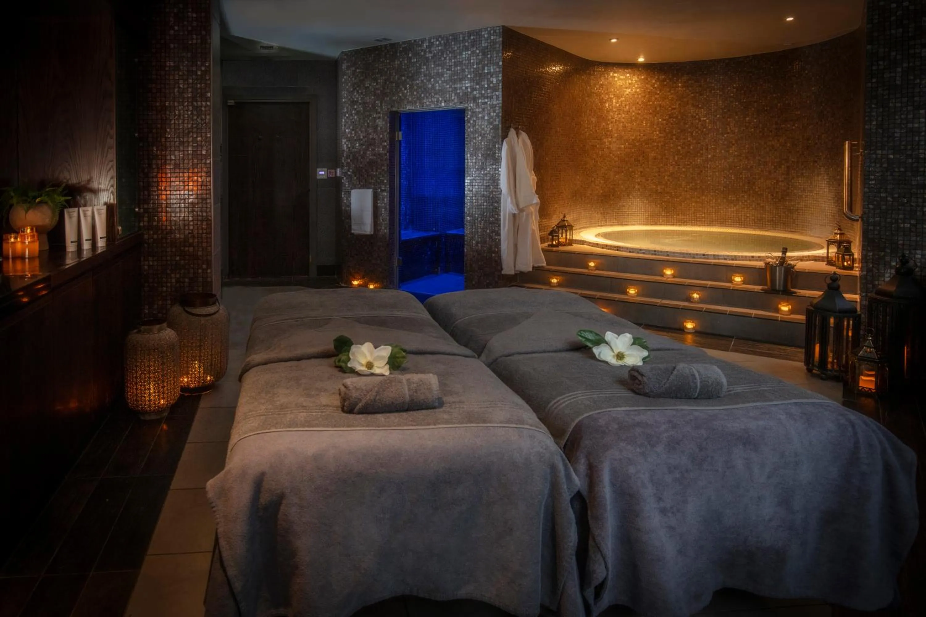 Spa and wellness centre/facilities, Bed in Oulton Hall Hotel, Spa & Golf Resort
