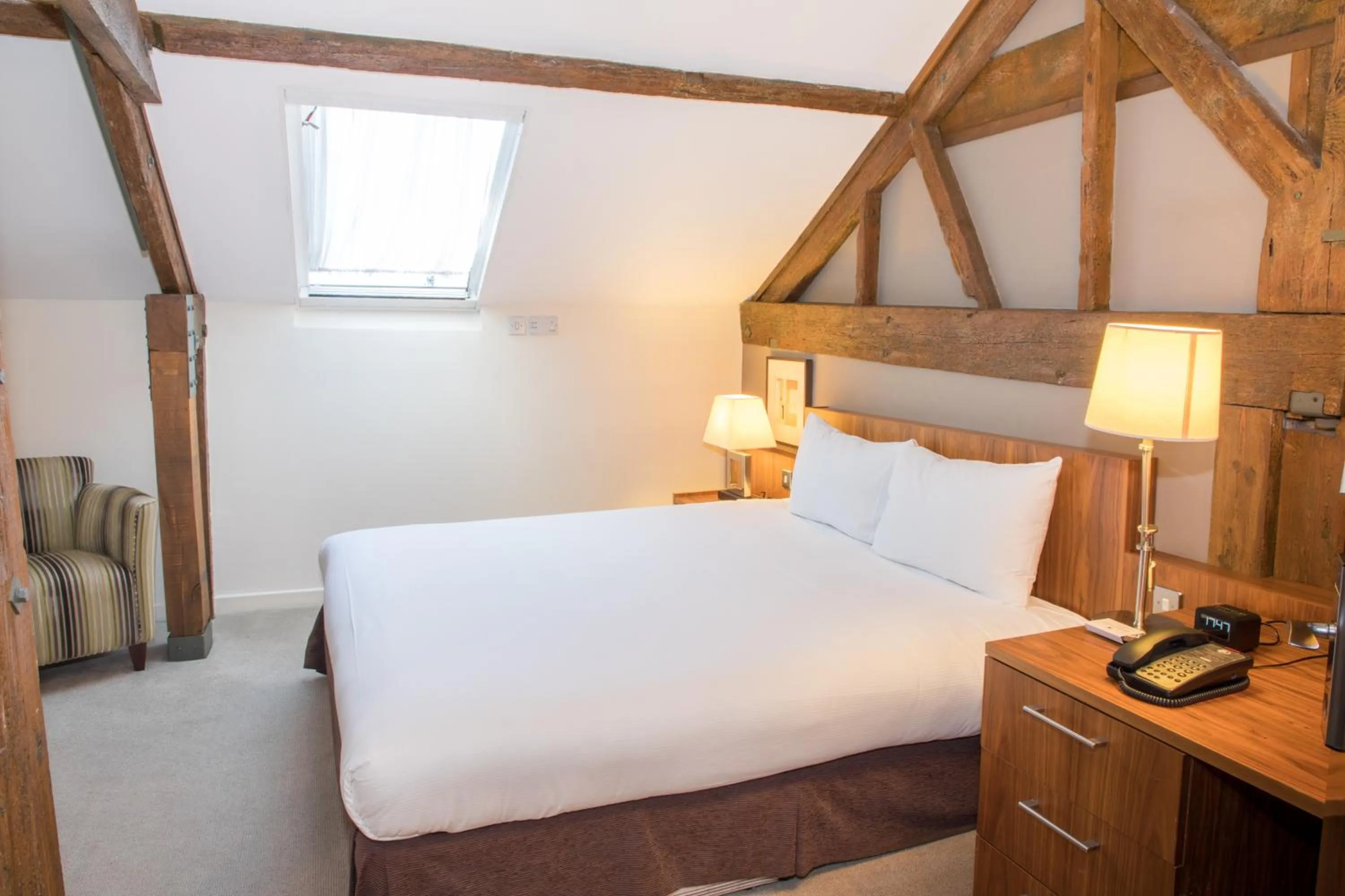 Property building, Bed in Best Western Plus Moat House Reading