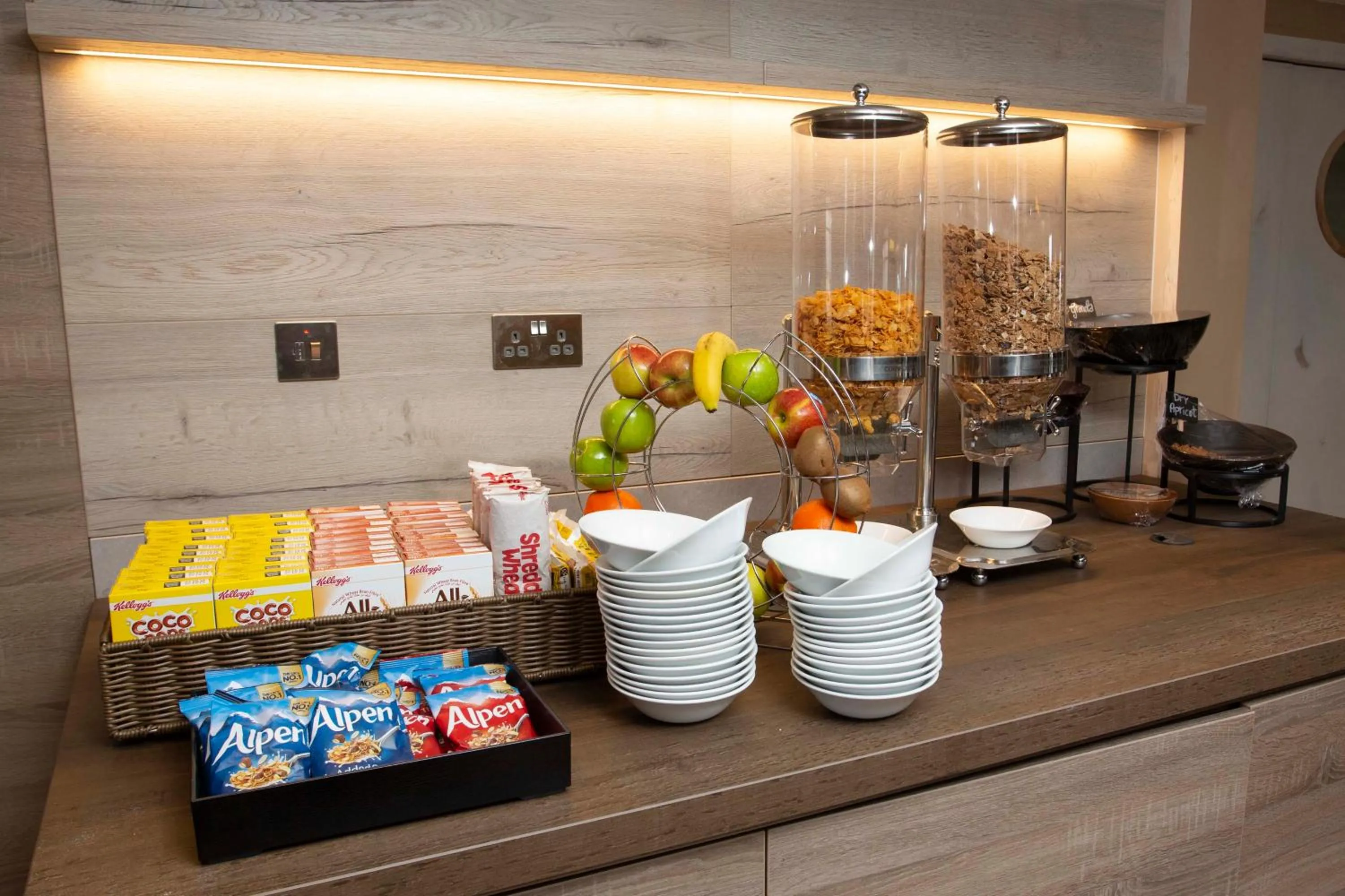 Breakfast in Best Western Plus Moat House Reading