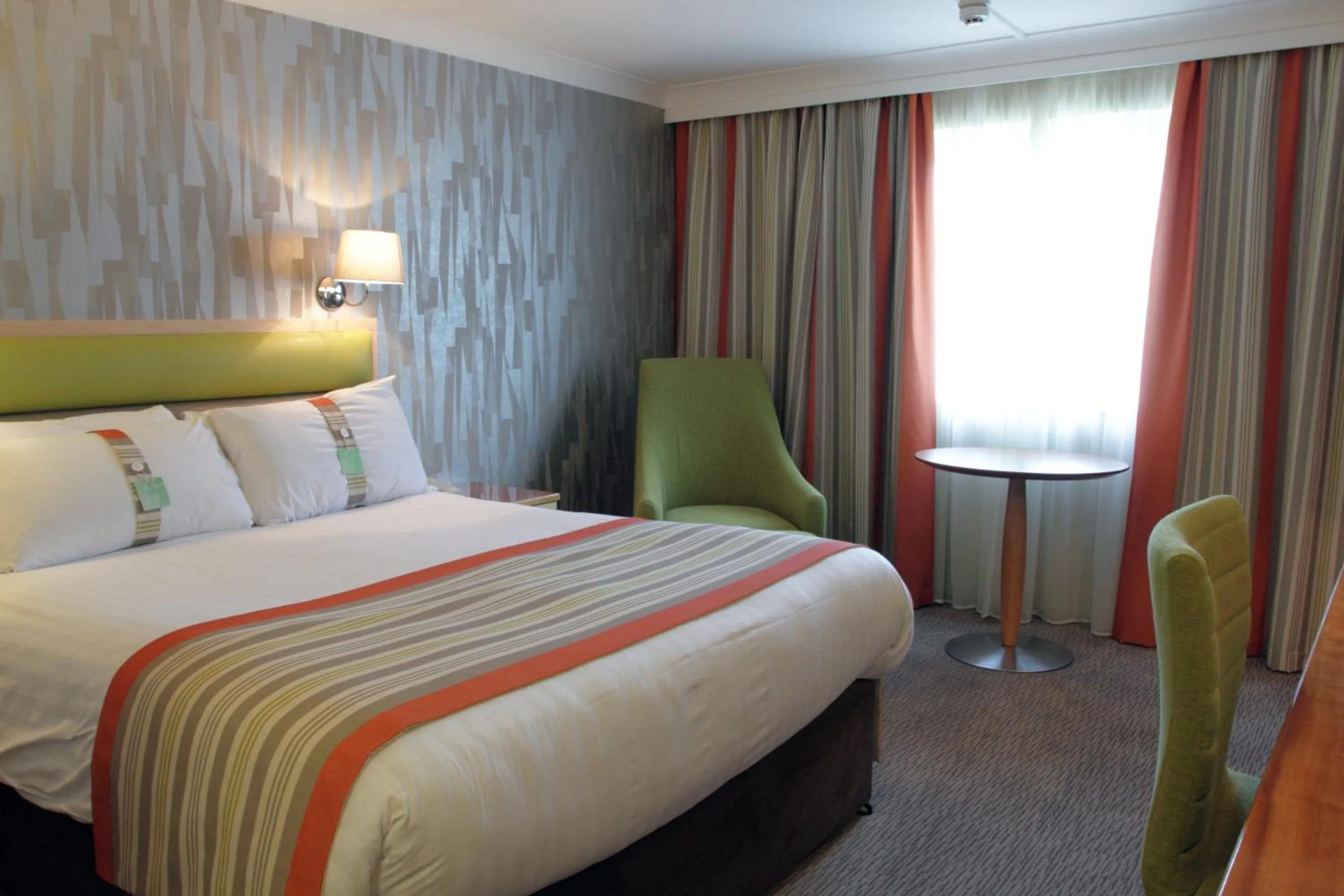 Photo of the whole room, Bed in Holiday Inn A55 Chester West by IHG
