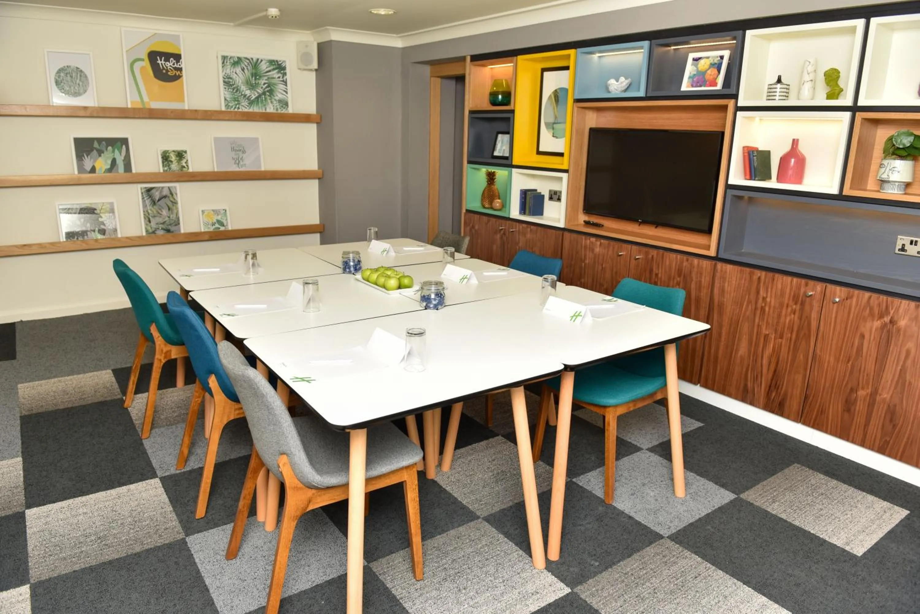 Meeting/conference room in Holiday Inn A55 Chester West by IHG