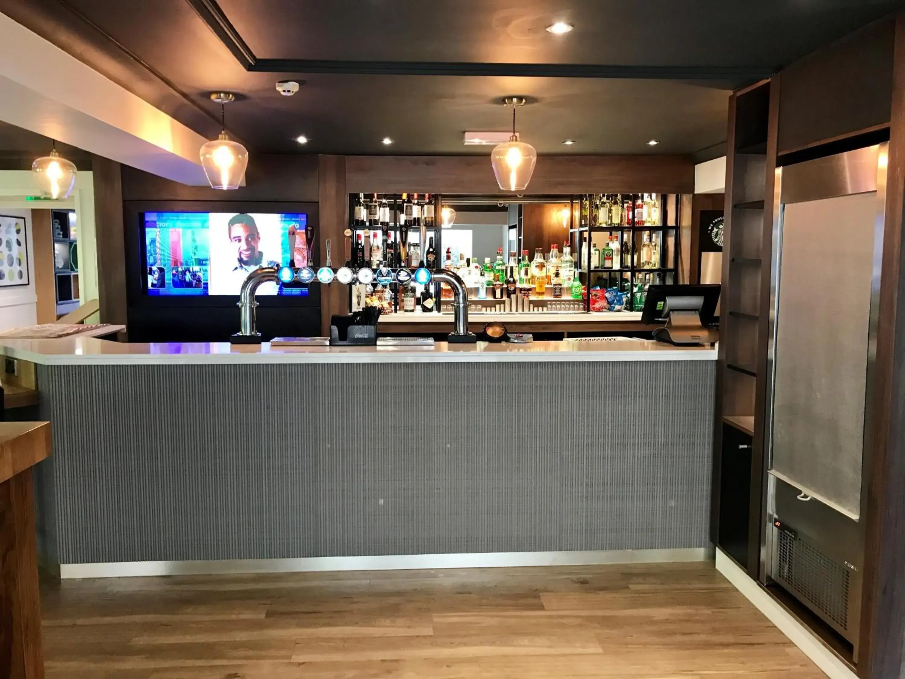 Lounge or bar in Holiday Inn A55 Chester West by IHG Lounge or bar in Holiday Inn A55 Chester West by IHG