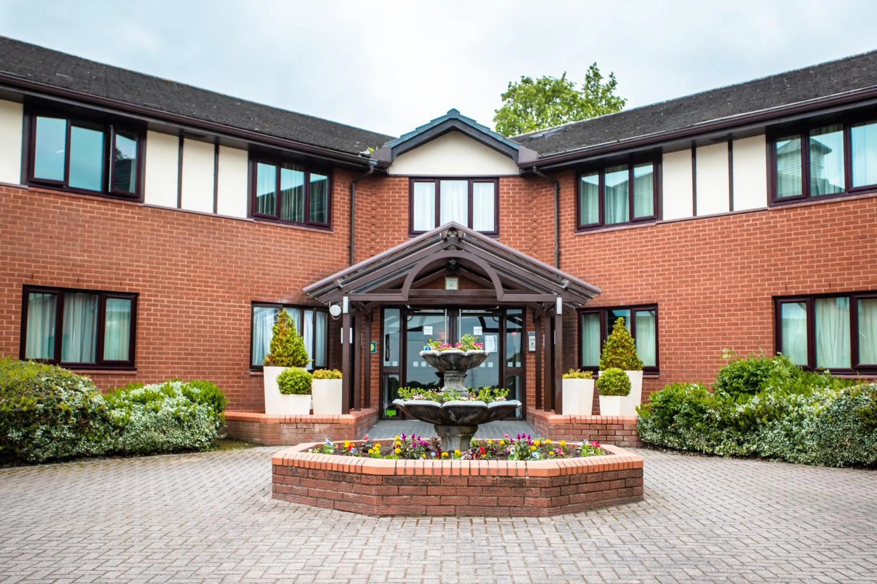 Property building in Holiday Inn A55 Chester West by IHG