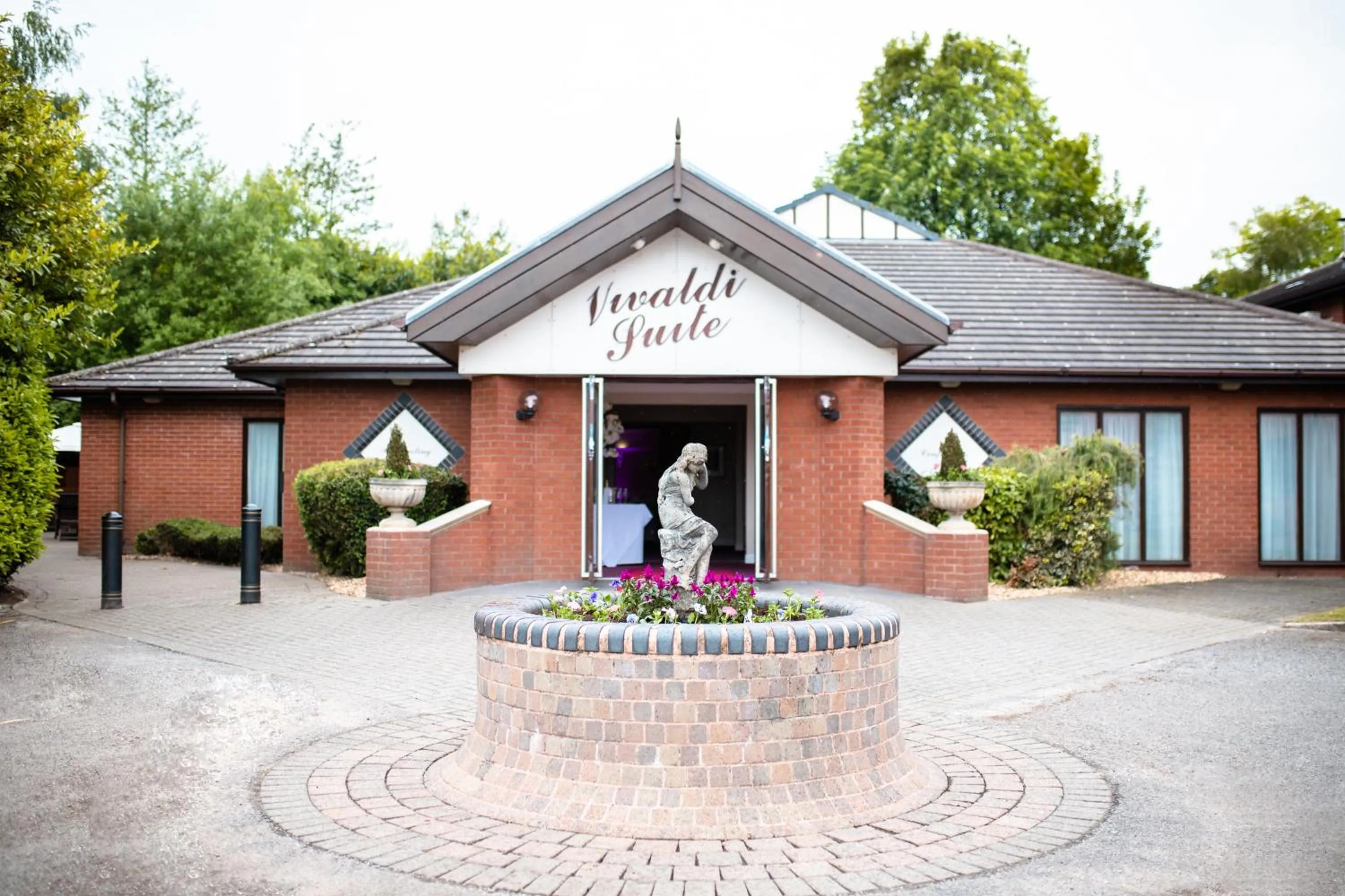 Meeting/conference room in Holiday Inn A55 Chester West by IHG