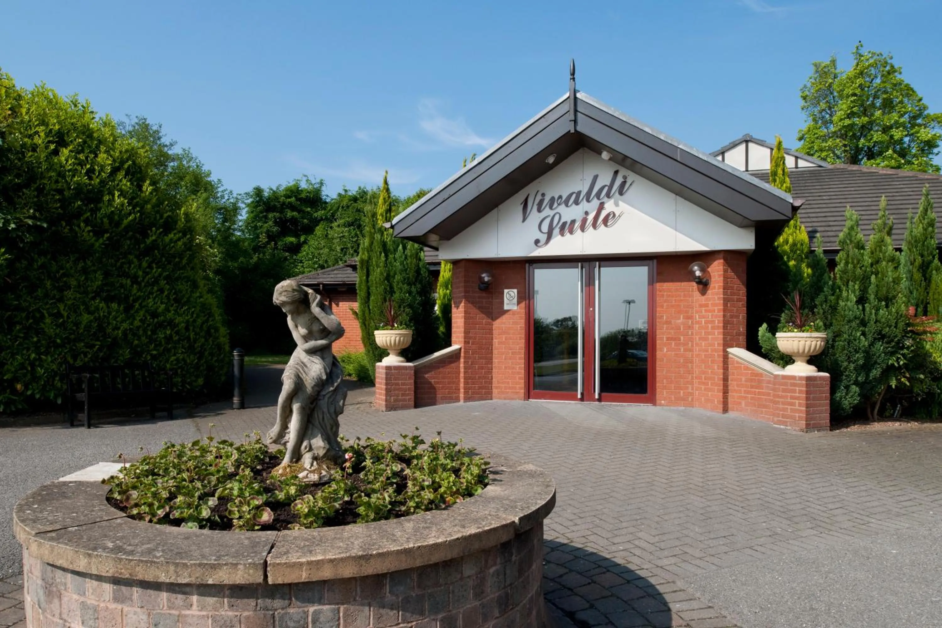 Property building in Holiday Inn A55 Chester West by IHG