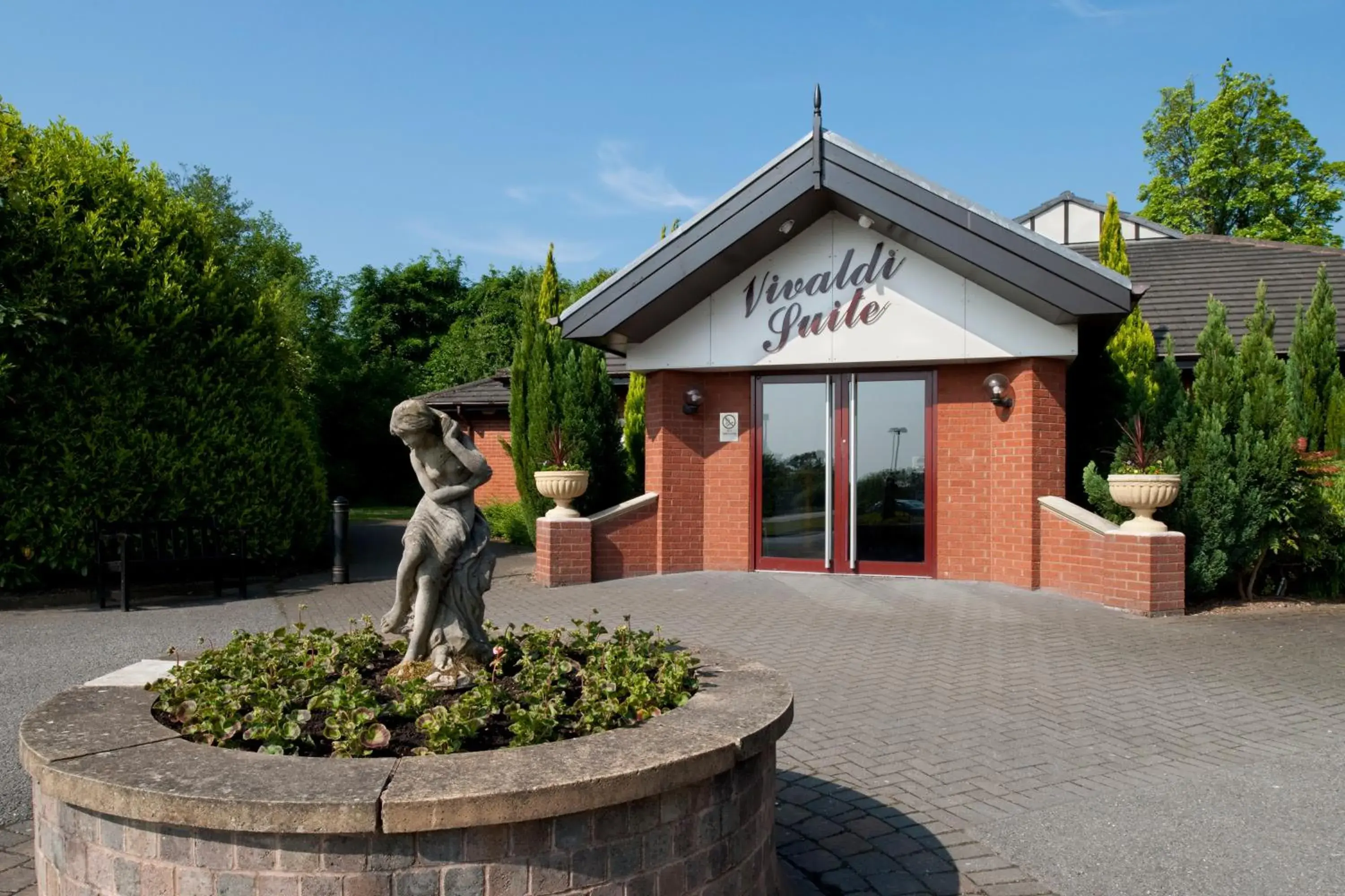 Property building in Holiday Inn A55 Chester West by IHG Property building in Holiday Inn A55 Chester West by IHG