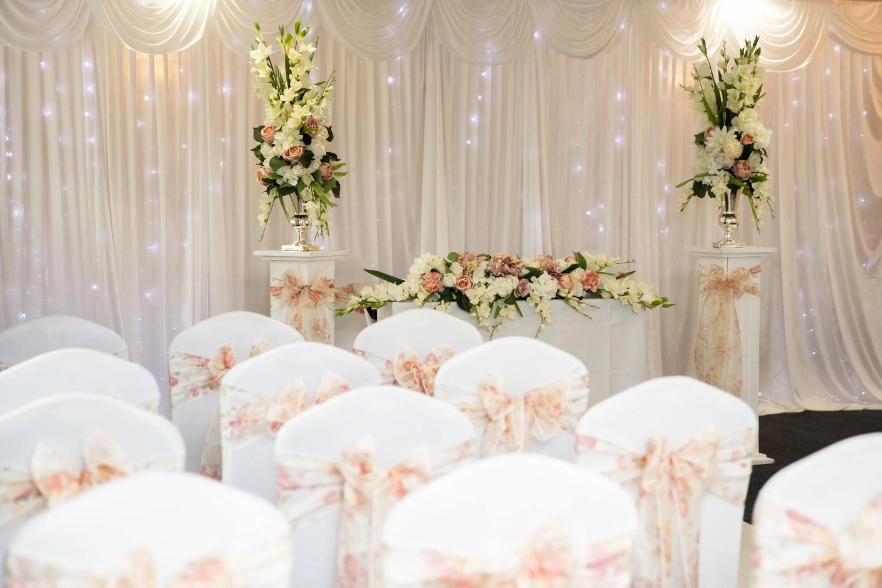 Meeting/conference room in Holiday Inn A55 Chester West by IHG