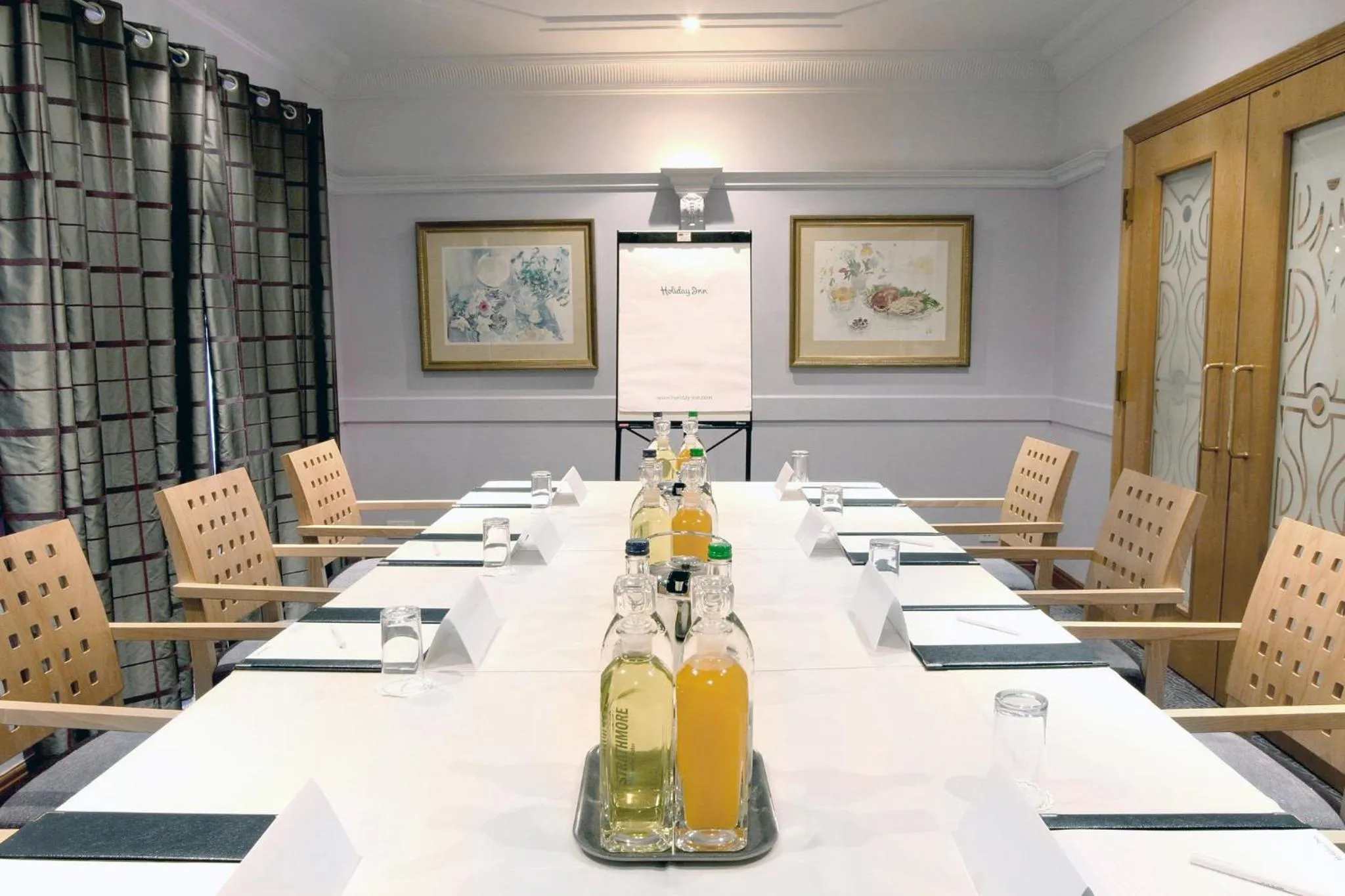 Meeting/conference room in Holiday Inn A55 Chester West by IHG