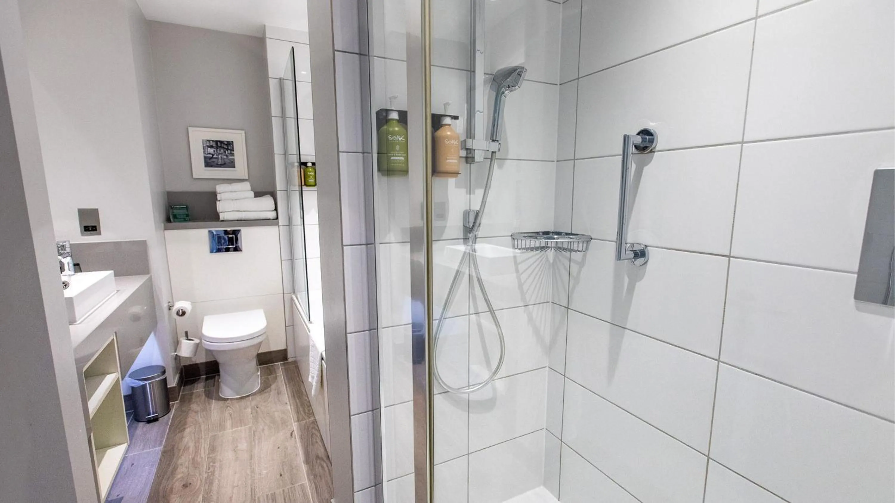 Photo of the whole room in Holiday Inn London-Shepperton by IHG