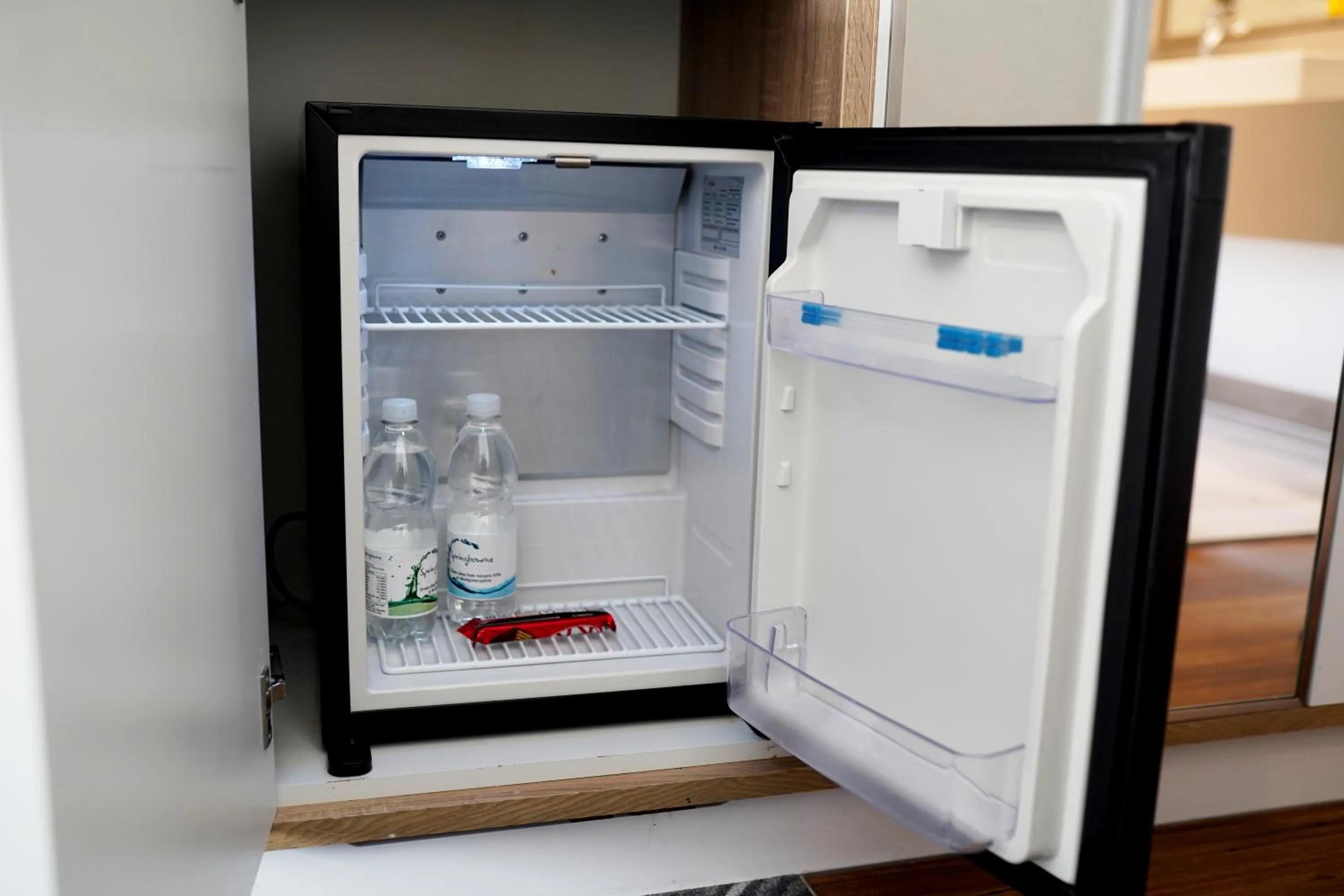 minibar in Holiday Inn London-Shepperton by IHG