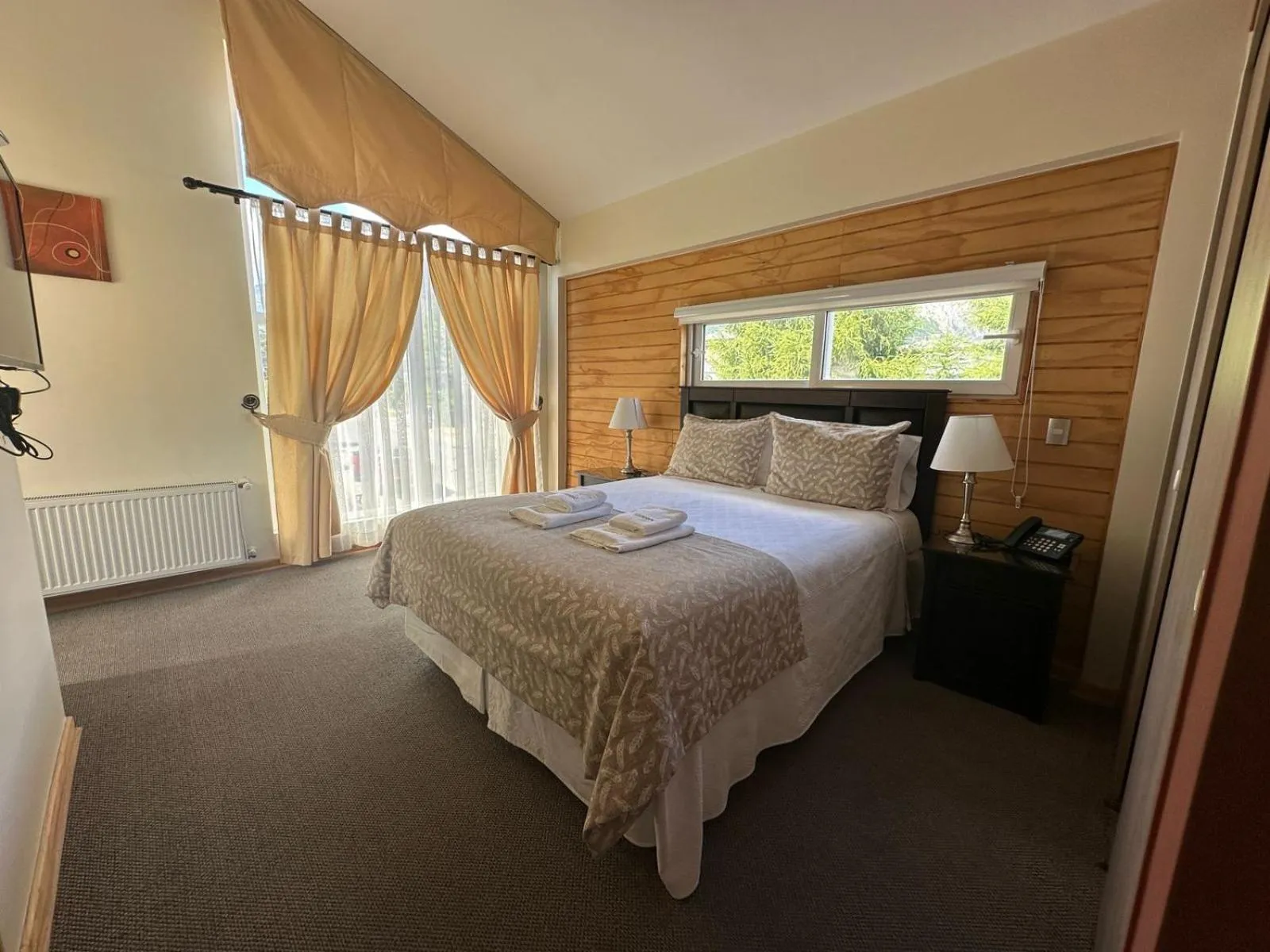 Property building, Bed in Madero Aysen ApartHotel