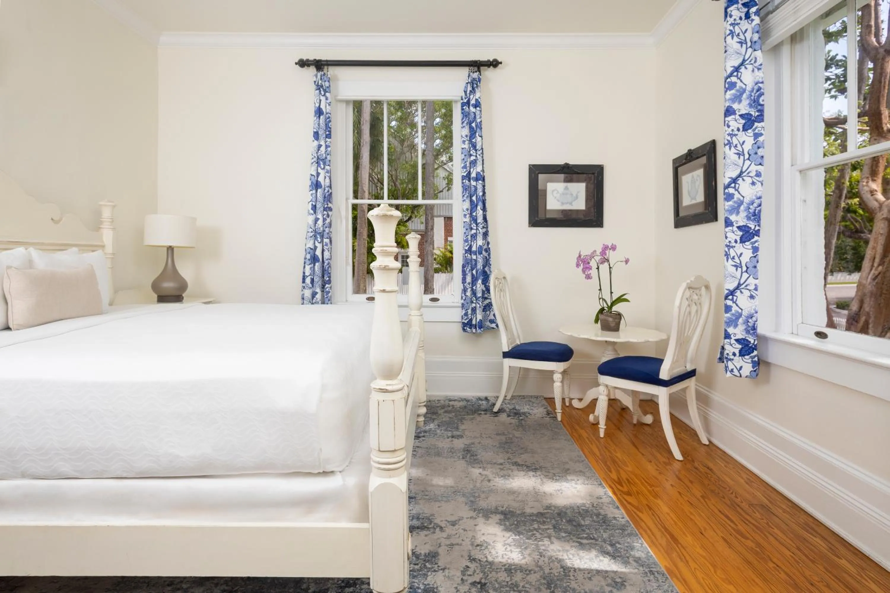 Bedroom, Bed in Weatherstation Inn Circa 1911