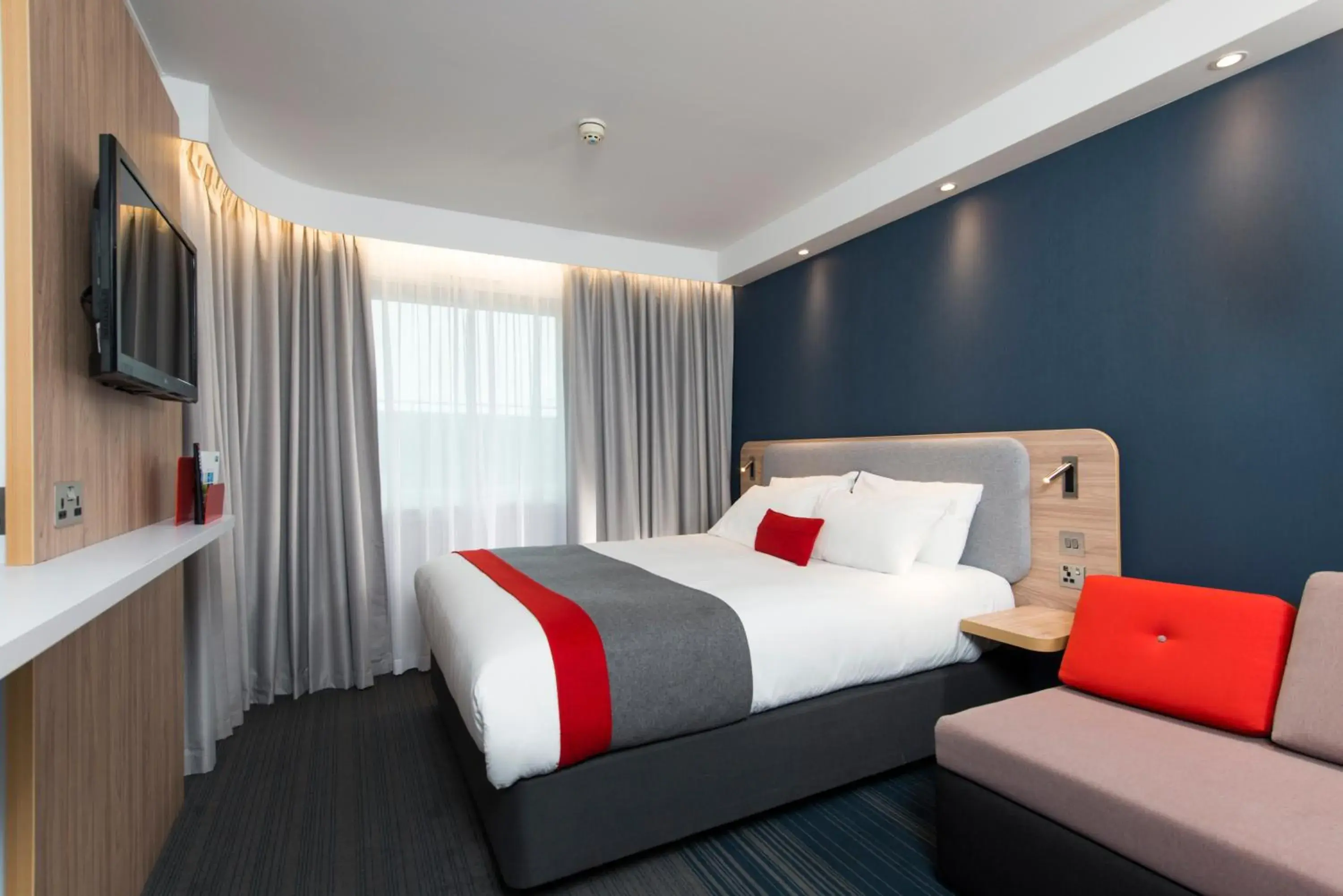 Standard Double Room with Sofa Bed and Free Hot Breakfast in Holiday Inn Express Edinburgh - Leith Waterfront by IHG Standard Double Room with Sofa Bed and Free Hot Breakfast in Holiday Inn Express Edinburgh - Leith Waterfront by IHG