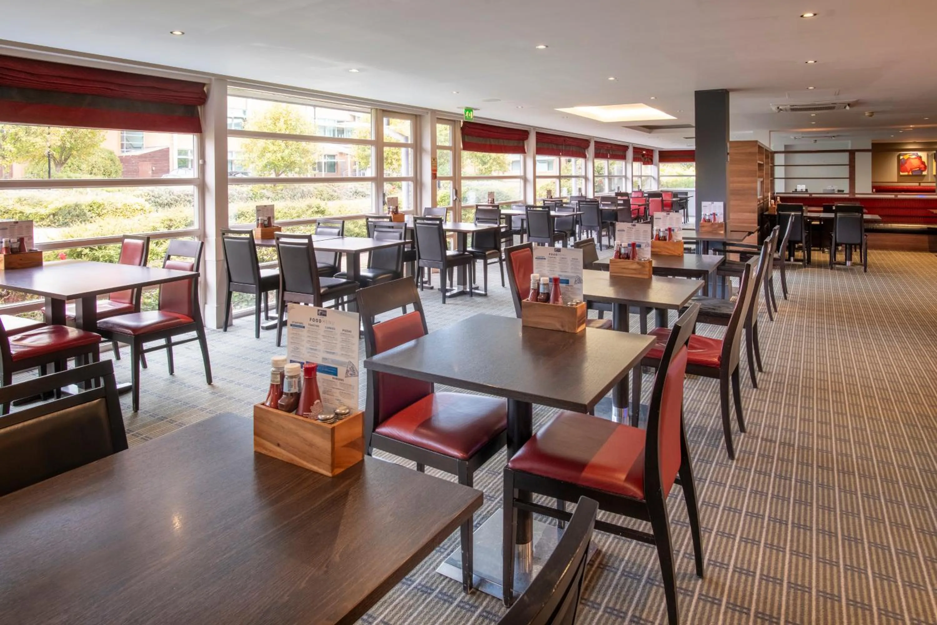 Restaurant/places to eat in Holiday Inn Express Milton Keynes by IHG