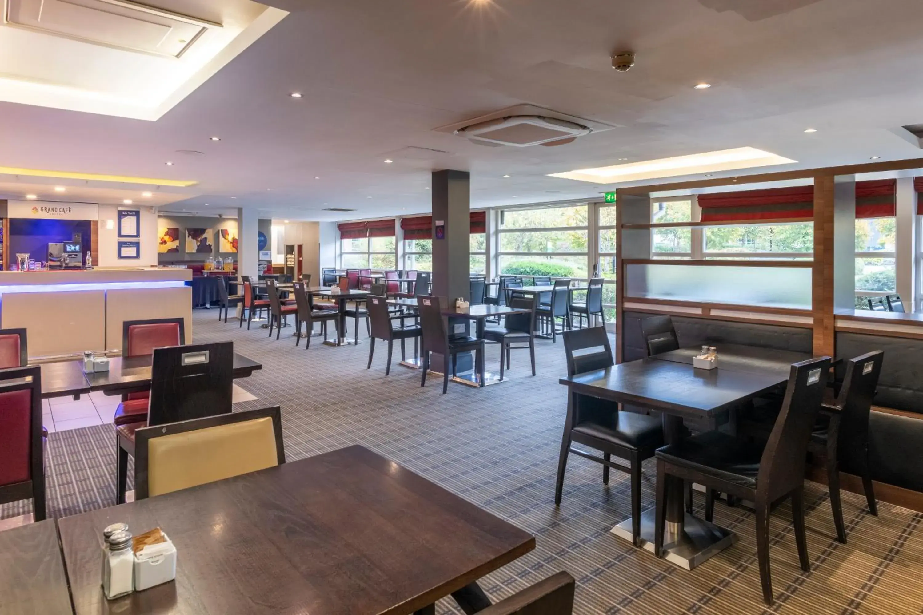 Restaurant/places to eat in Holiday Inn Express Milton Keynes by IHG Restaurant/places to eat in Holiday Inn Express Milton Keynes by IHG