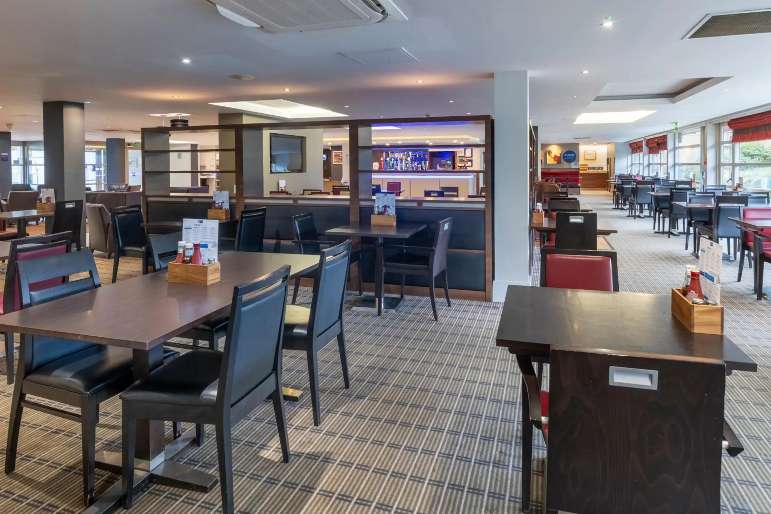Restaurant/places to eat in Holiday Inn Express Milton Keynes by IHG Restaurant/places to eat in Holiday Inn Express Milton Keynes by IHG