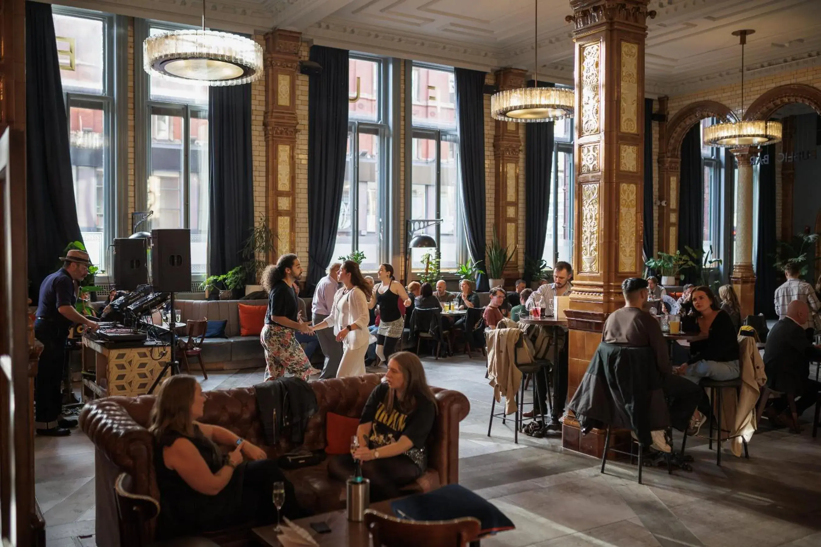 Lounge or bar in Kimpton Clocktower by IHG Lounge or bar in Kimpton Clocktower by IHG