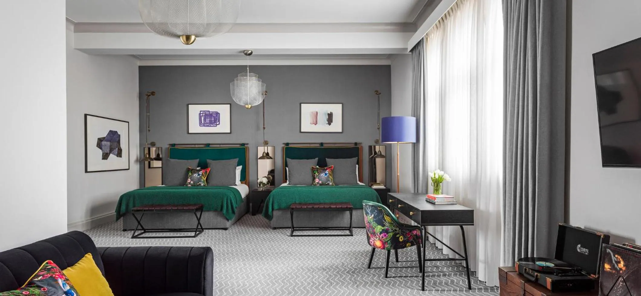 Photo of the whole room in Kimpton Clocktower by IHG