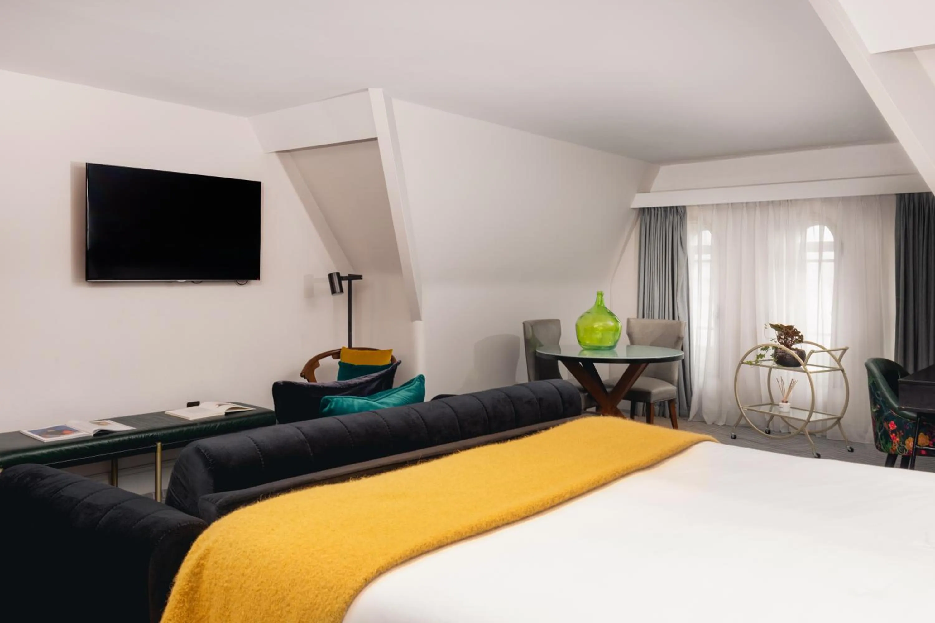 Photo of the whole room, Bed in Kimpton Clocktower by IHG