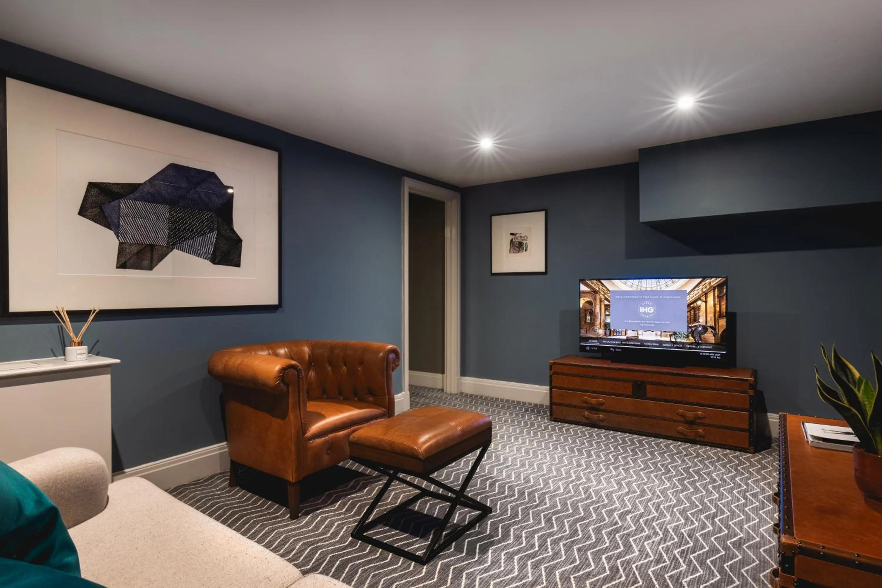 TV and multimedia in Kimpton Clocktower by IHG