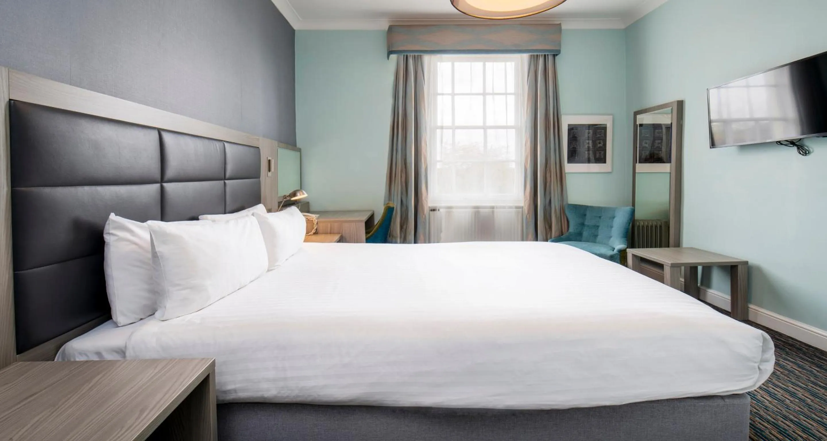 Photo of the whole room, Bed in London Chigwell Prince Regent Hotel, BW Signature Collection