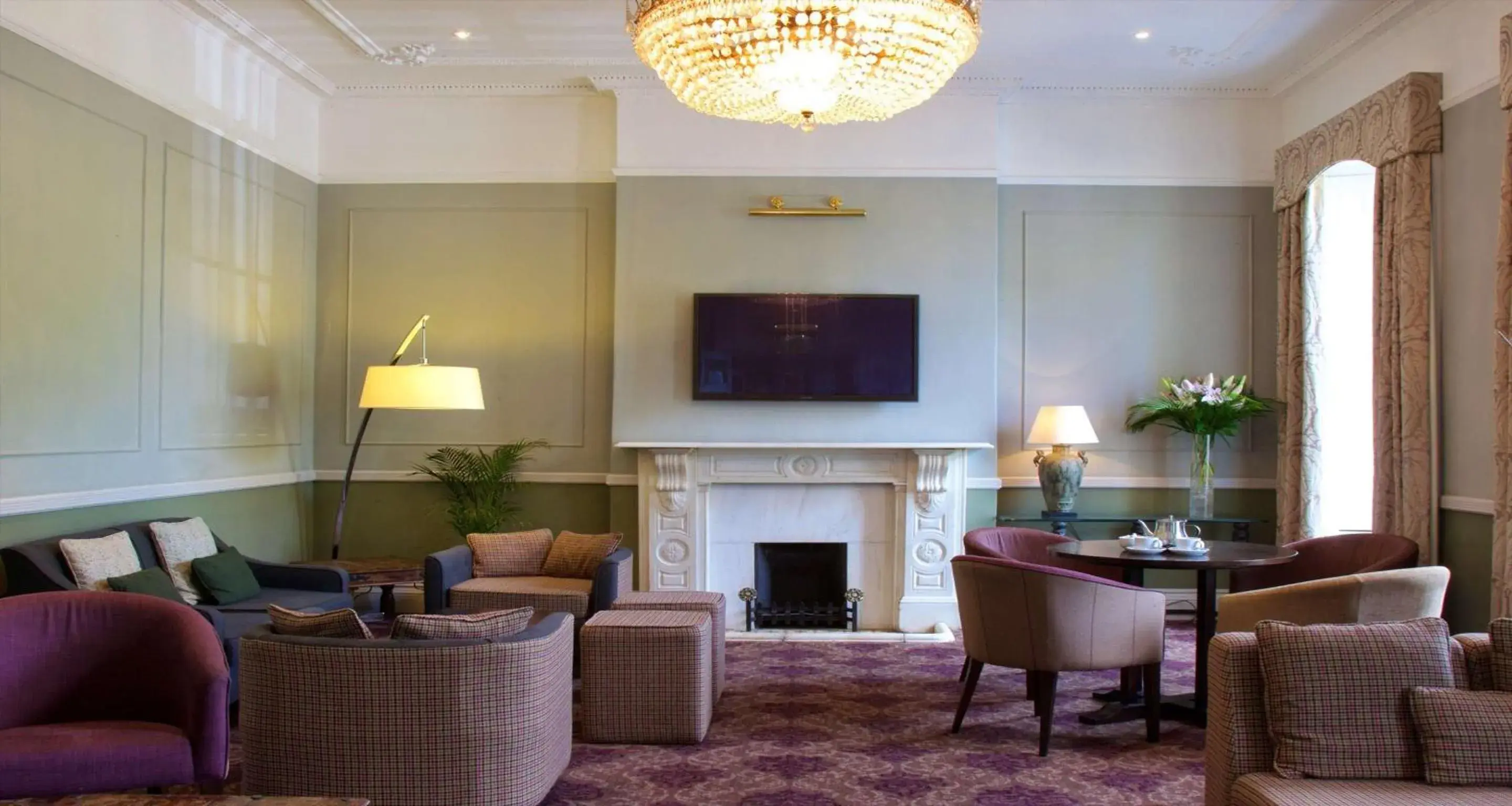 Lounge or bar in London Chigwell Prince Regent Hotel, BW Signature Collection Lounge or bar in London Chigwell Prince Regent Hotel, BW Signature Collection