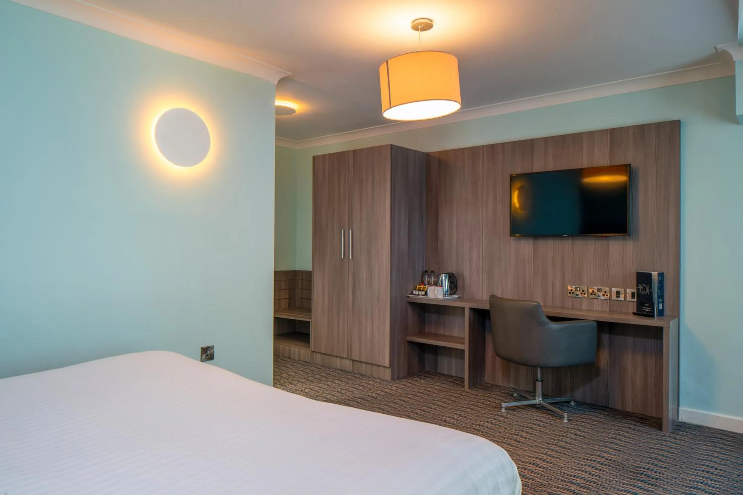 Bed in London Chigwell Prince Regent Hotel, BW Signature Collection