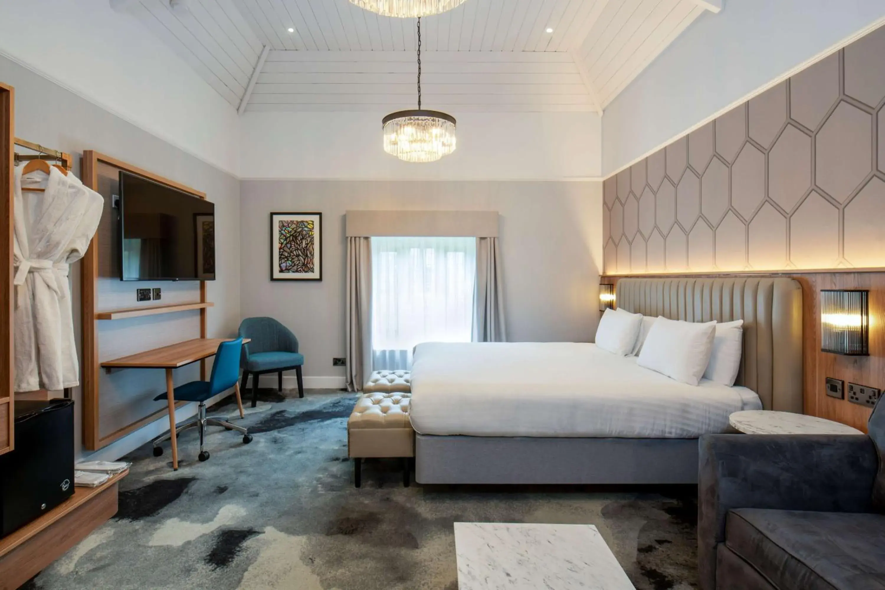 Bedroom, Bed in London Chigwell Prince Regent Hotel, BW Signature Collection Bedroom, Bed in London Chigwell Prince Regent Hotel, BW Signature Collection