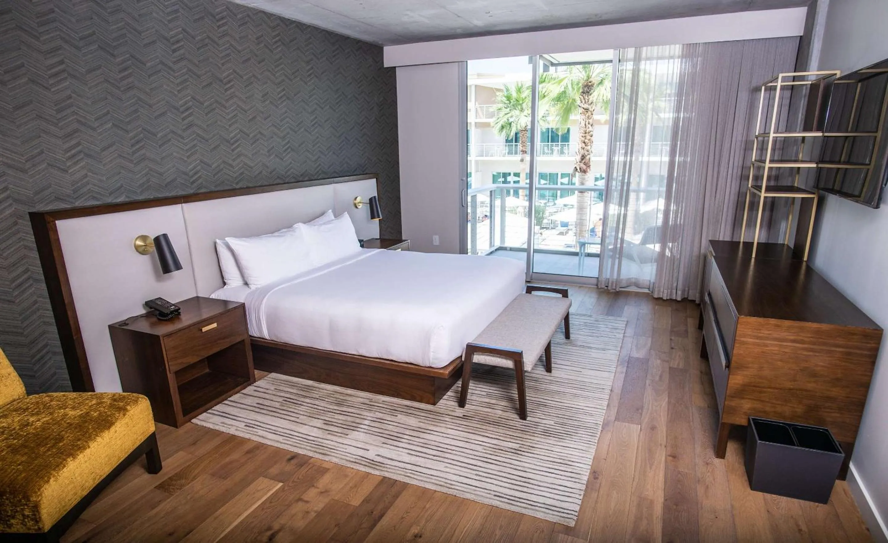 Bedroom, Bed in Mountain Shadows Resort Scottsdale