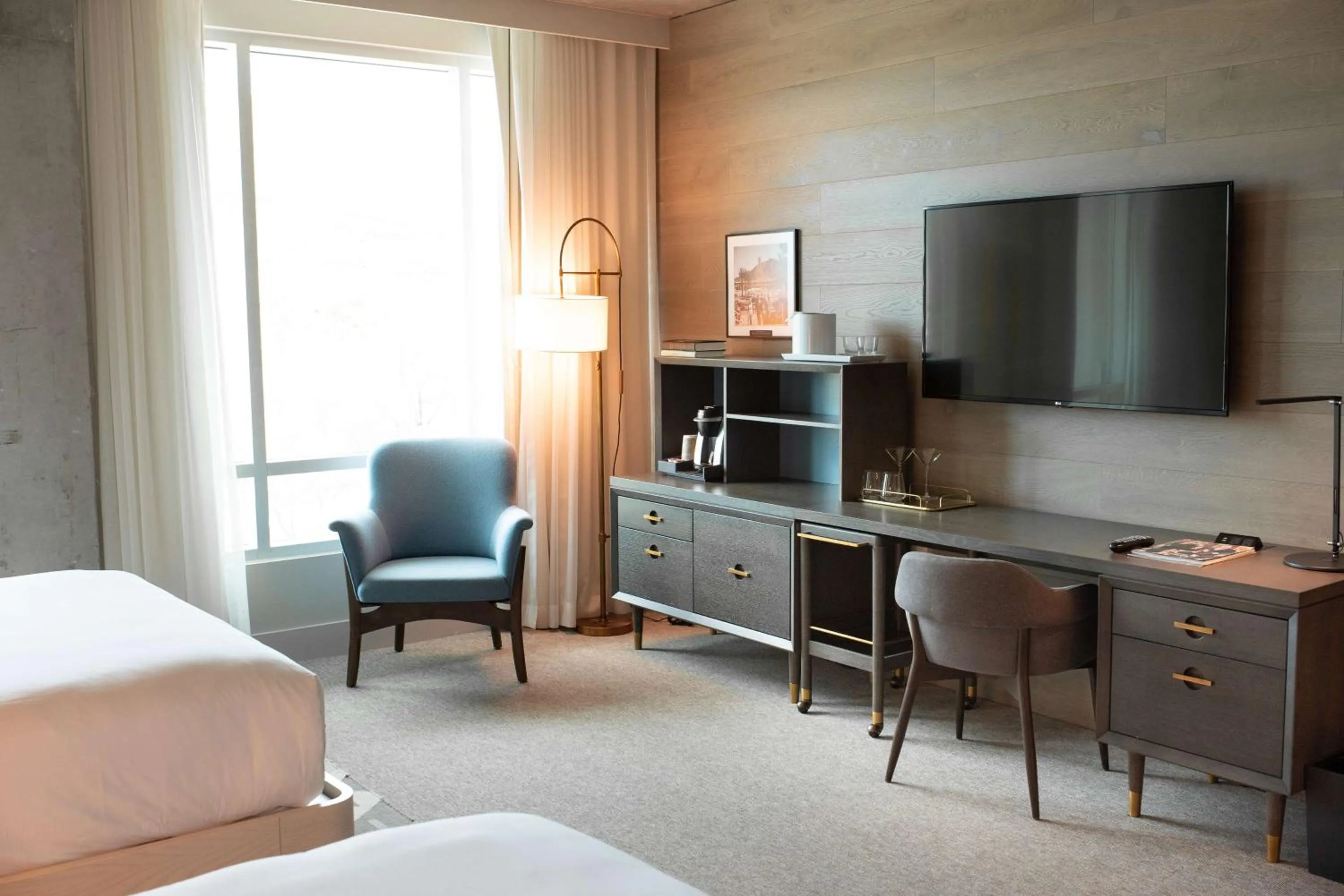 Bedroom, Bed in Mountain Shadows Resort Scottsdale