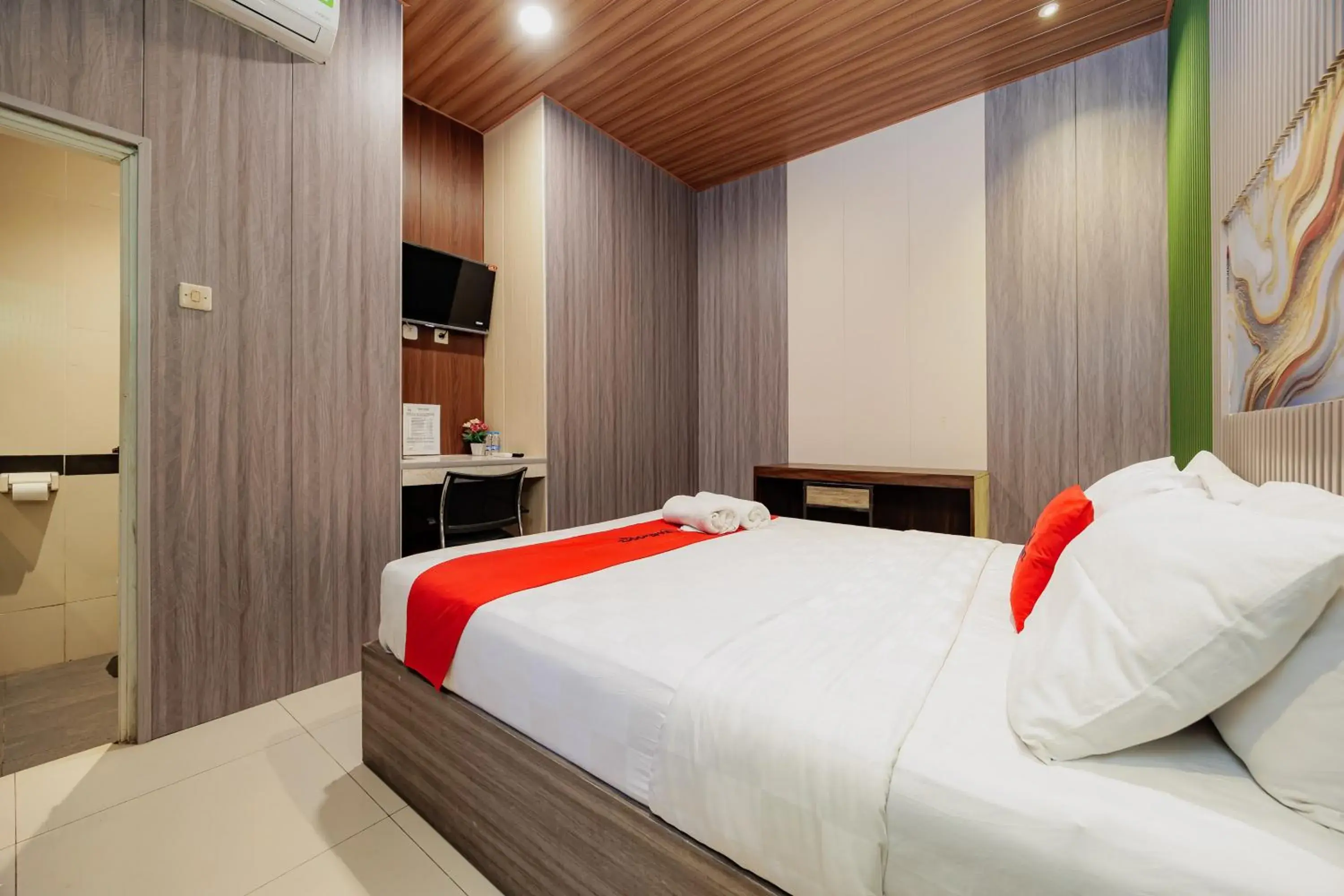 Bedroom, Bed in RedDoorz near Exit Toll Bogor Bedroom, Bed in RedDoorz near Exit Toll Bogor