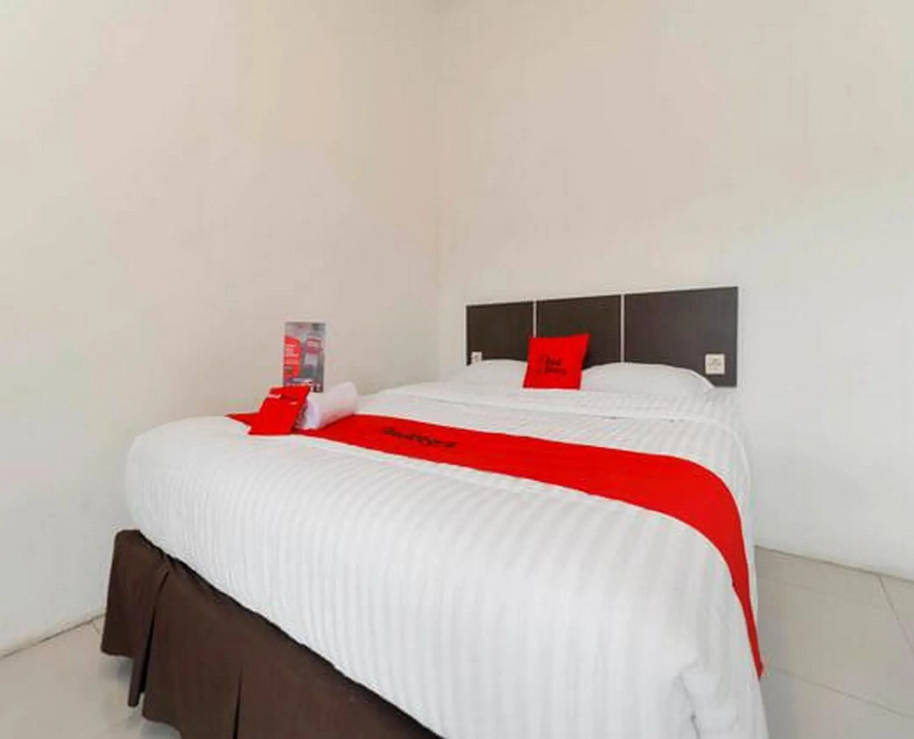 Bedroom, Bed in RedDoorz near Exit Toll Bogor Bedroom, Bed in RedDoorz near Exit Toll Bogor