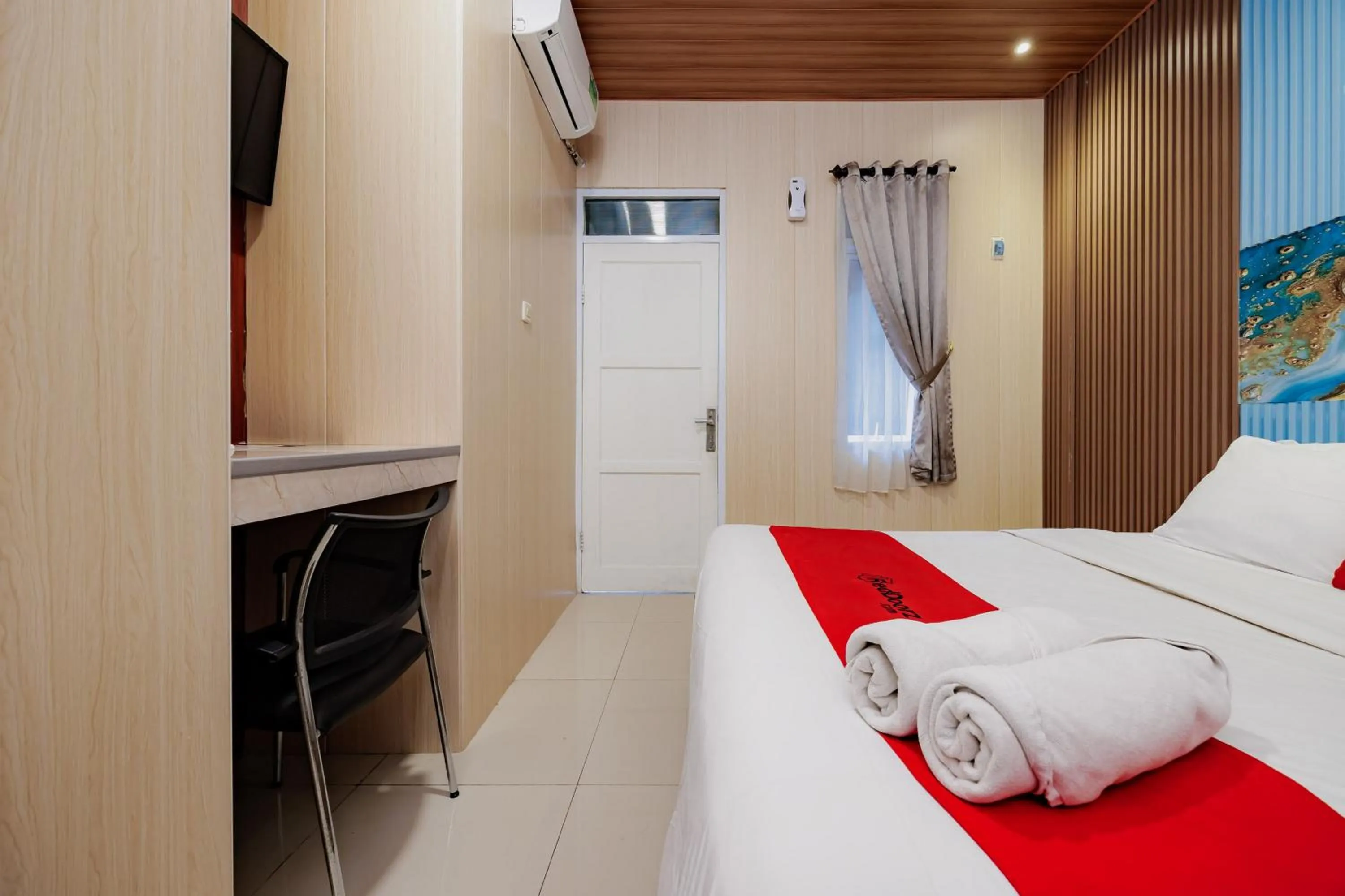 Bedroom, Bed in RedDoorz near Exit Toll Bogor