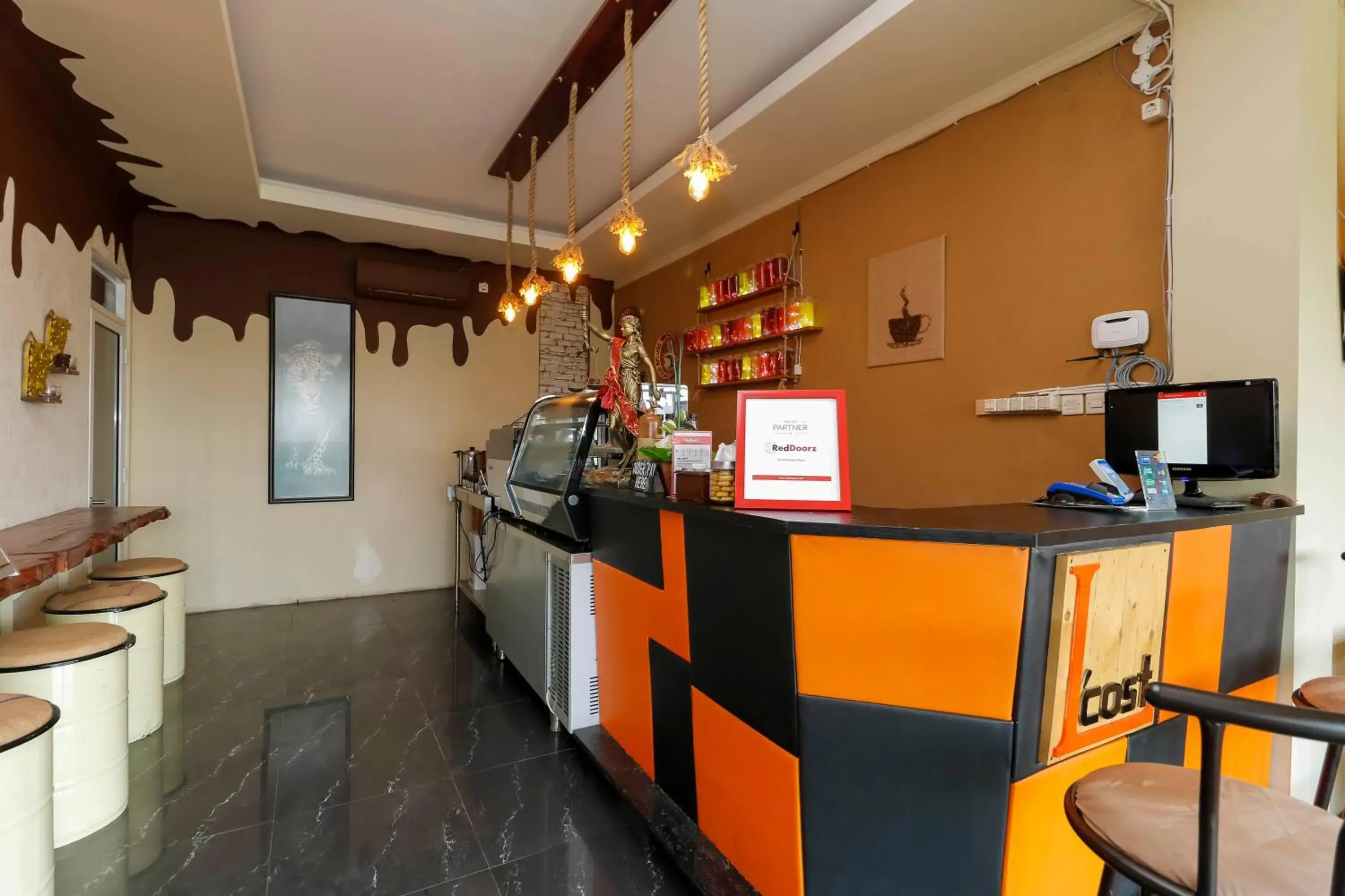 Lobby or reception in RedDoorz near Exit Toll Bogor Lobby or reception in RedDoorz near Exit Toll Bogor