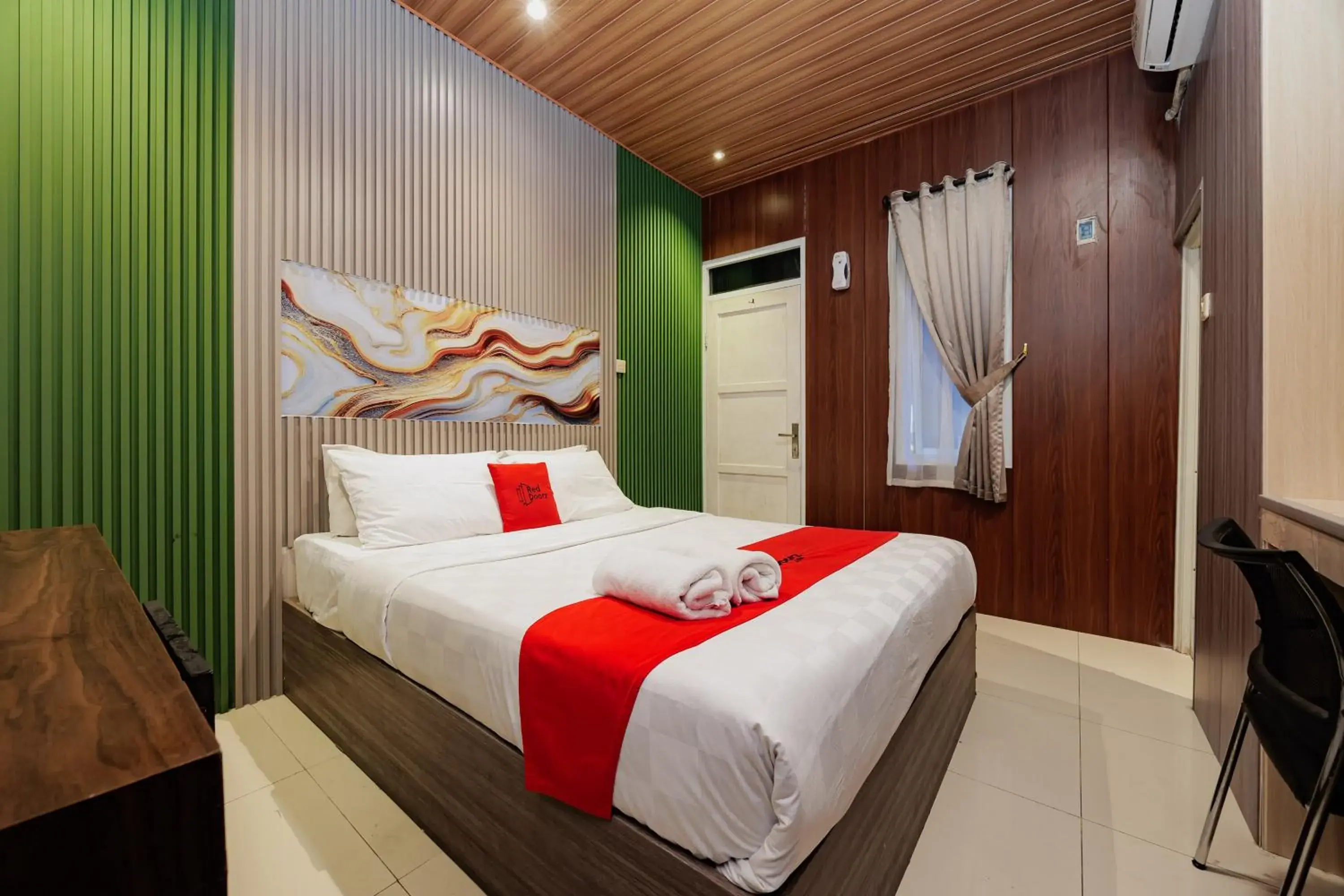 Bedroom, Bed in RedDoorz near Exit Toll Bogor Bedroom, Bed in RedDoorz near Exit Toll Bogor