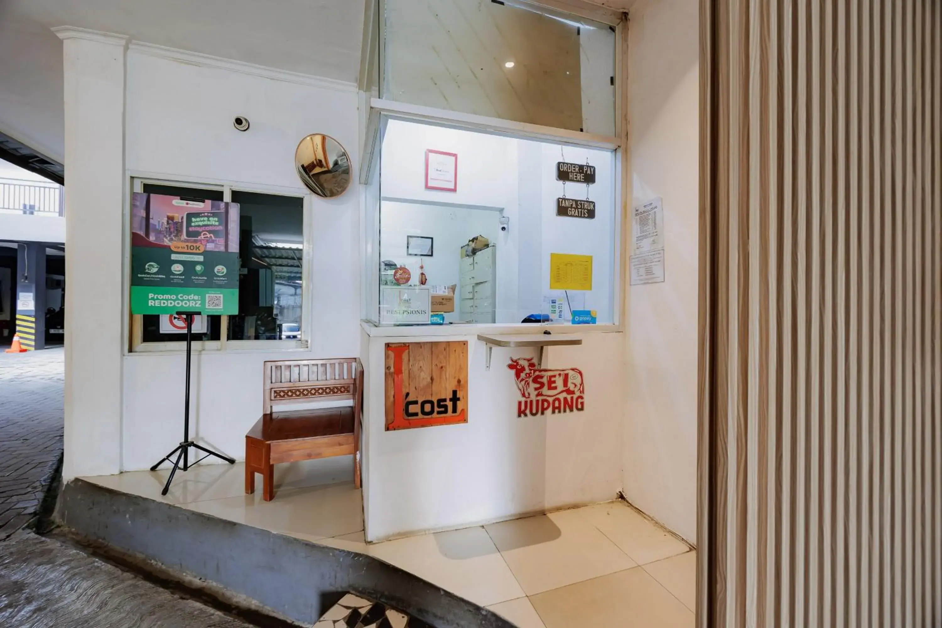 Property building in RedDoorz near Exit Toll Bogor Property building in RedDoorz near Exit Toll Bogor