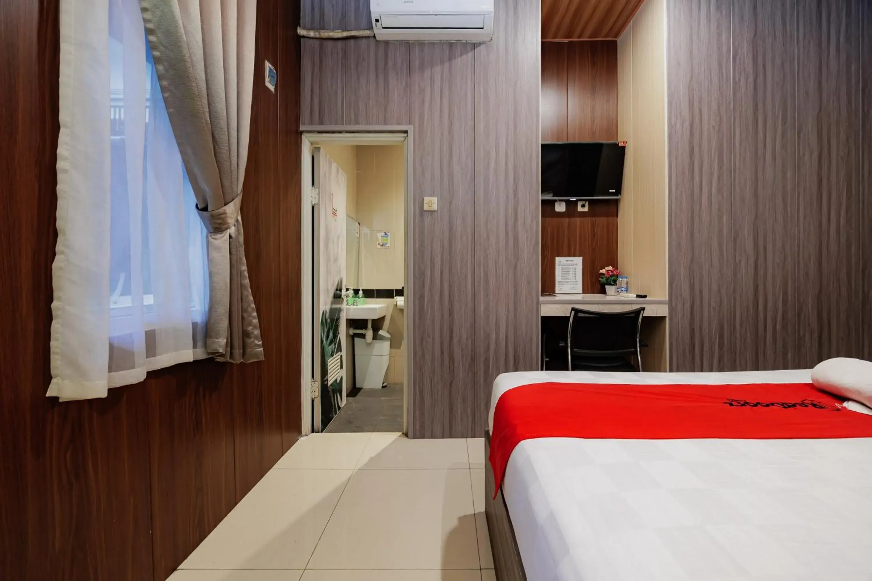 Bedroom, Bed in RedDoorz near Exit Toll Bogor Bedroom, Bed in RedDoorz near Exit Toll Bogor