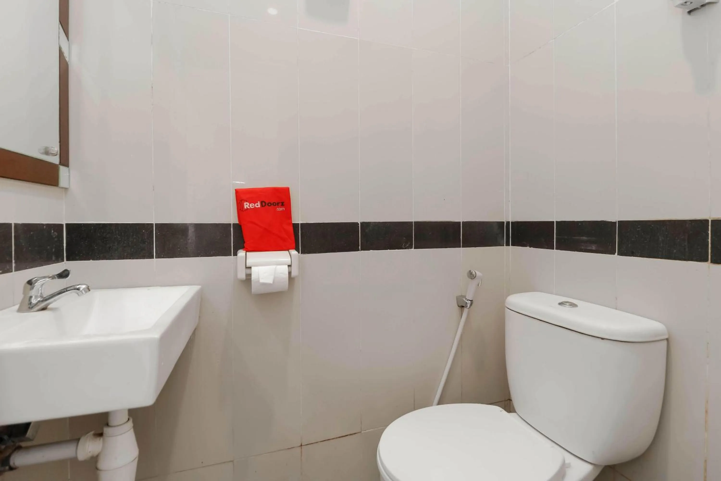 Bathroom in RedDoorz near Exit Toll Bogor